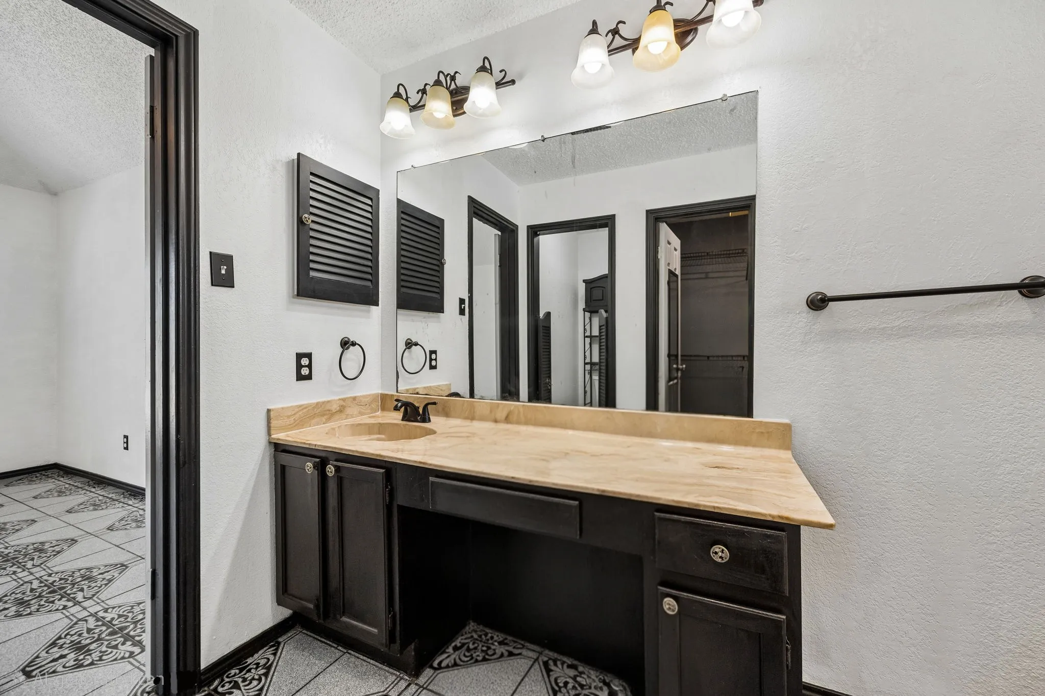 Single Family Residence For Sale in Dallas County , 2409 Doral, Mesquite, Texas 75150, 4 Bedroom, 2 Bathroom, Garage spaces, 1,959 Sqft, built in 1983, mls#21383634, Real Estate Agent in Mesquite, Homes For Sale in Dallas county, Homes For Sale in Mesquite, Realtor in Mesquite Texas, Real Estate Brokerage Independent Realty Texas, Luminita Cordes Realtor