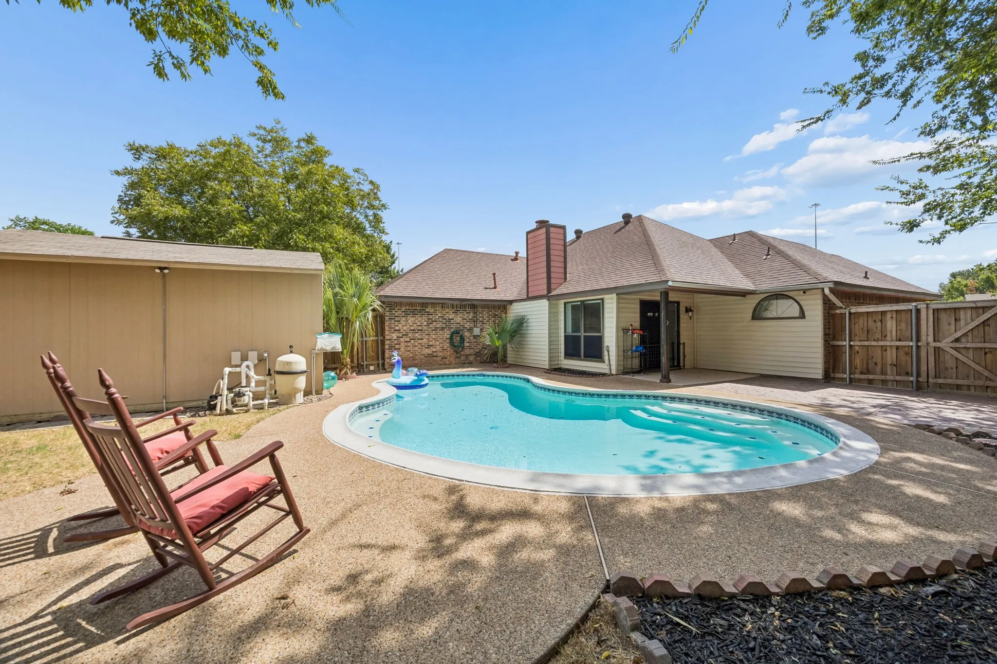 Single Family Residence For Sale in Dallas County , 2409 Doral, Mesquite, Texas 75150, 4 Bedroom, 2 Bathroom, Garage spaces, 1,959 Sqft, built in 1983, mls#21383634, Real Estate Agent in Mesquite, Homes For Sale in Dallas county, Homes For Sale in Mesquite, Realtor in Mesquite Texas, Real Estate Brokerage Independent Realty Texas, Luminita Cordes Realtor