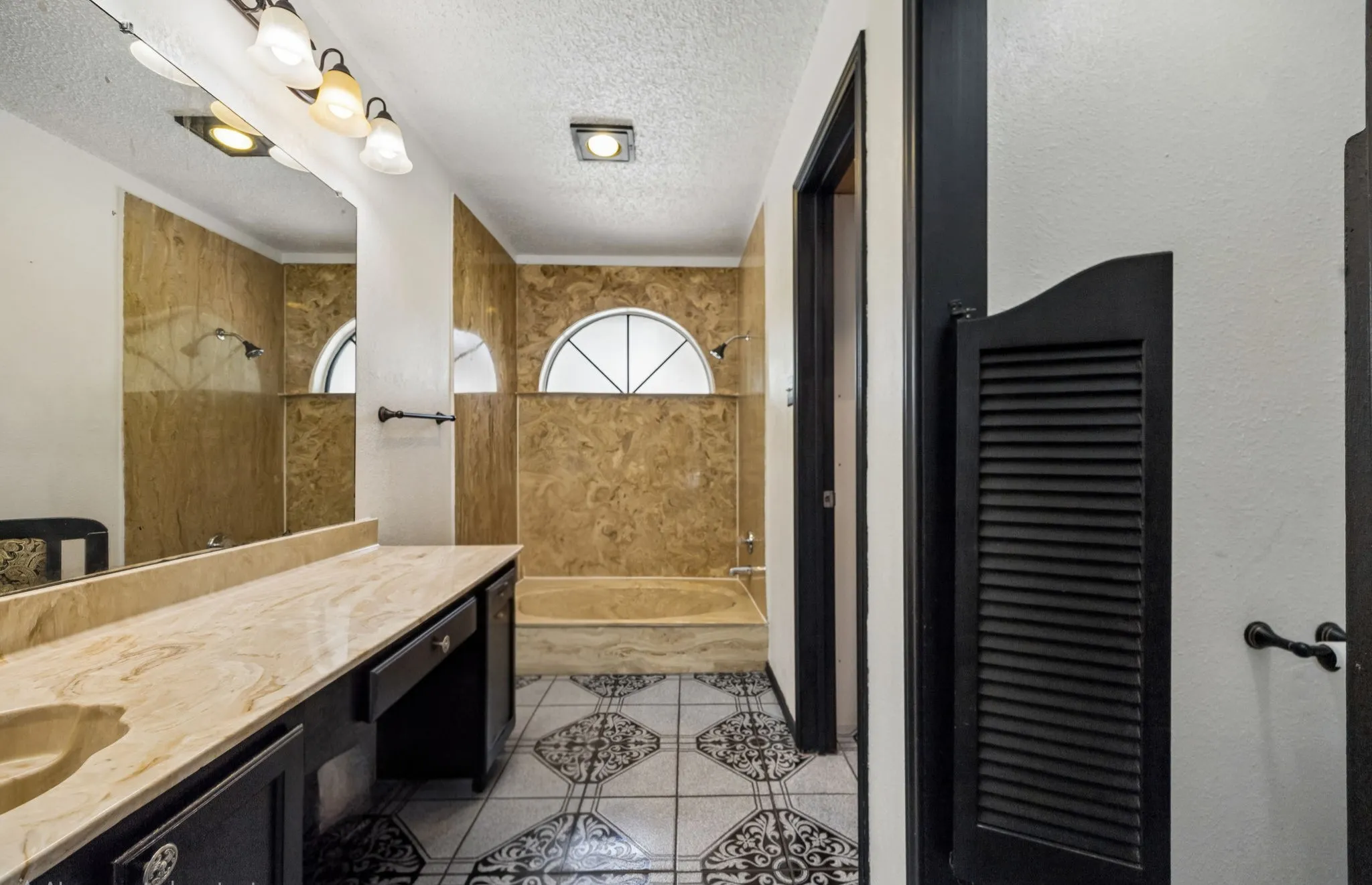 Single Family Residence For Sale in Dallas County , 2409 Doral, Mesquite, Texas 75150, 4 Bedroom, 2 Bathroom, Garage spaces, 1,959 Sqft, built in 1983, mls#21383634, Real Estate Agent in Mesquite, Homes For Sale in Dallas county, Homes For Sale in Mesquite, Realtor in Mesquite Texas, Real Estate Brokerage Independent Realty Texas, Luminita Cordes Realtor
