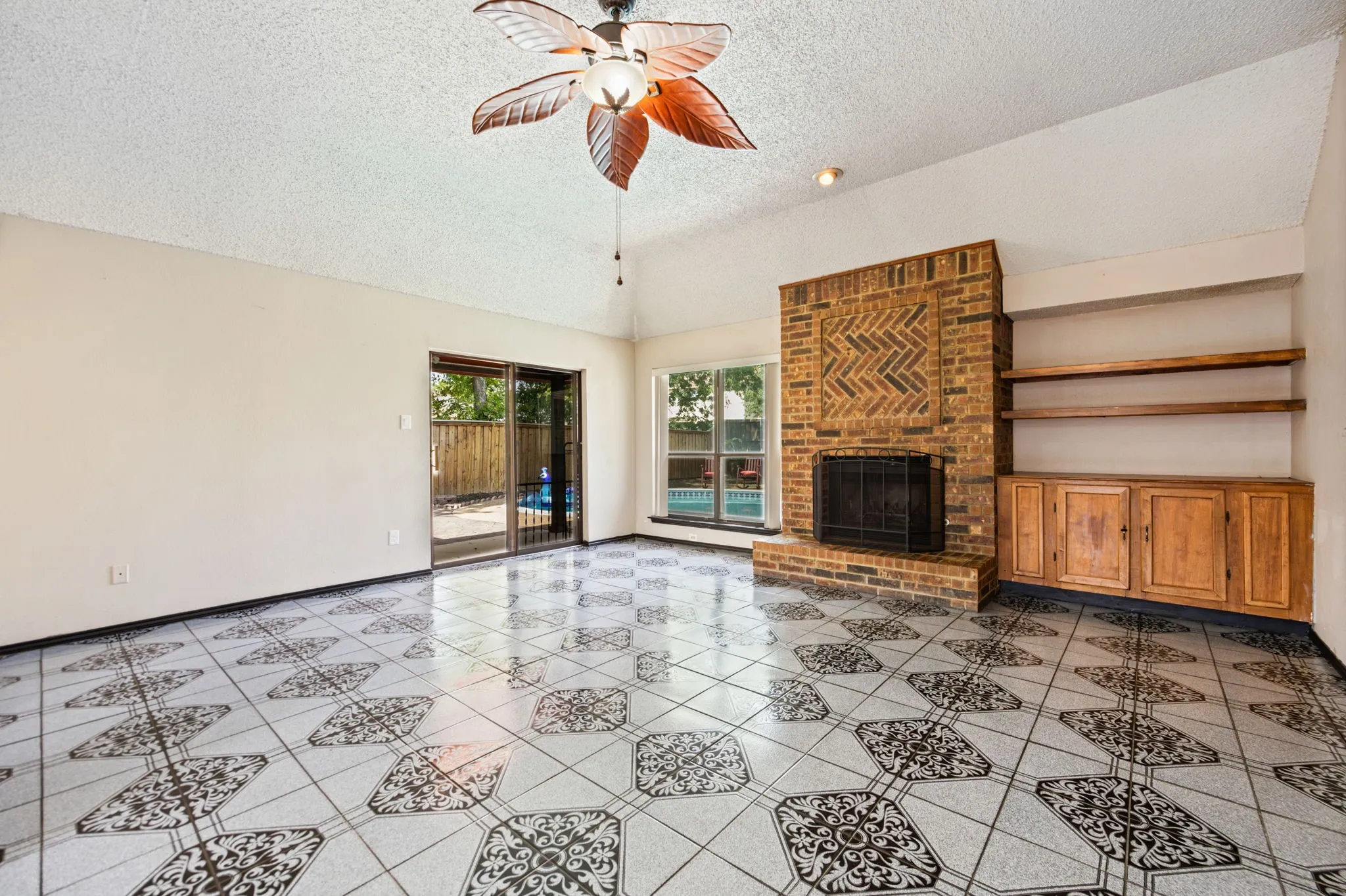 Single Family Residence For Sale in Dallas County , 2409 Doral, Mesquite, Texas 75150, 4 Bedroom, 2 Bathroom, Garage spaces, 1,959 Sqft, built in 1983, mls#21383634, Real Estate Agent in Mesquite, Homes For Sale in Dallas county, Homes For Sale in Mesquite, Realtor in Mesquite Texas, Real Estate Brokerage Independent Realty Texas, Luminita Cordes Realtor