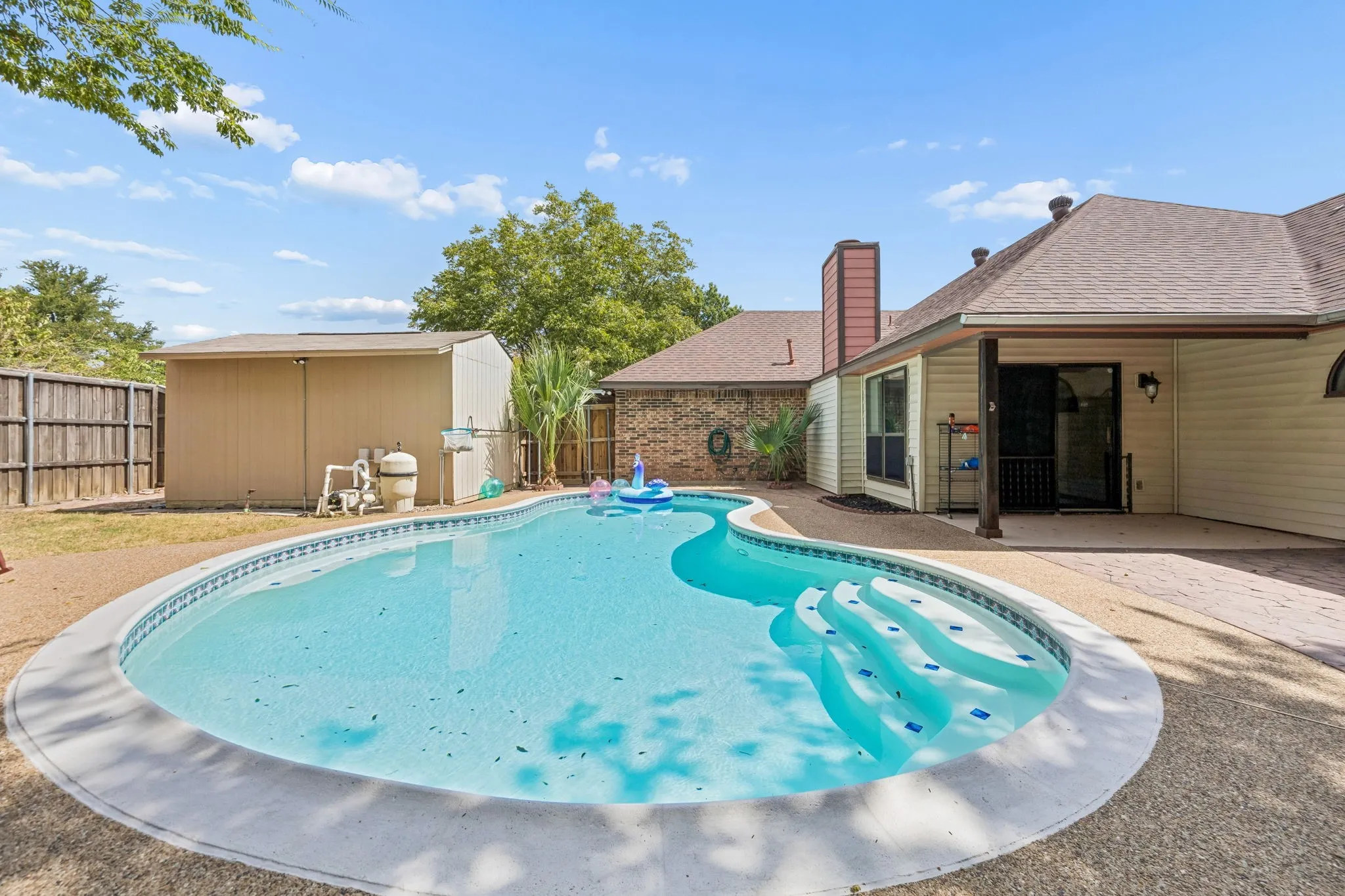 Single Family Residence For Sale in Dallas County , 2409 Doral, Mesquite, Texas 75150, 4 Bedroom, 2 Bathroom, Garage spaces, 1,959 Sqft, built in 1983, mls#21383634, Real Estate Agent in Mesquite, Homes For Sale in Dallas county, Homes For Sale in Mesquite, Realtor in Mesquite Texas, Real Estate Brokerage Independent Realty Texas, Luminita Cordes Realtor