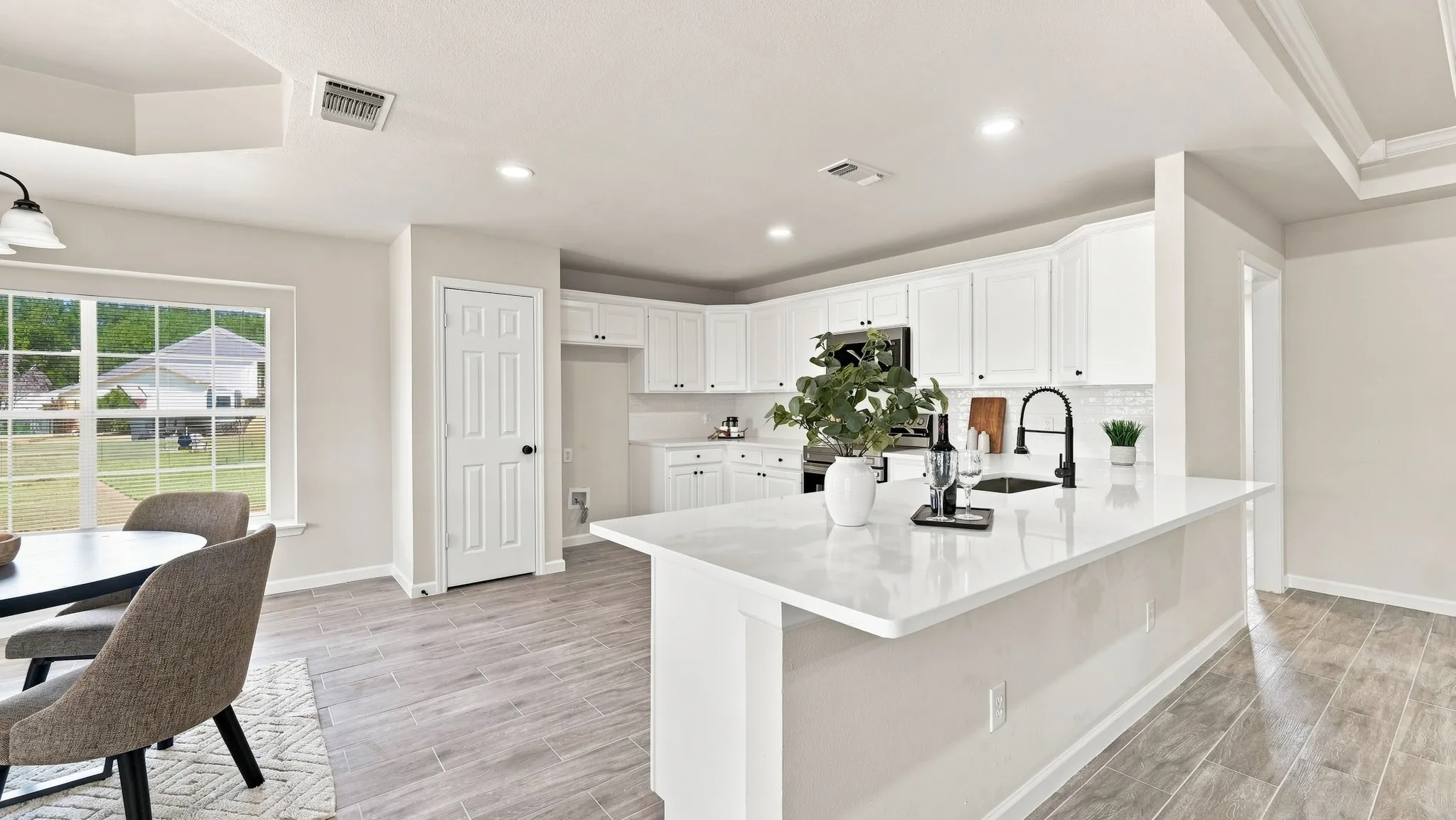 Single Family Residence For Sale in Parker County , 3900 Ridge Road, Willow Park, Texas 76087, 4 Bedroom, 2 Bathroom, 4 Garage spaces, 2,183 Sqft, built in 1996, mls#21383575, Real Estate Agent in Willow Park, Homes For Sale in Parker county, Homes For Sale in Willow Park, Realtor in Willow Park Texas, Real Estate Brokerage Independent Realty Texas, Luminita Cordes Realtor