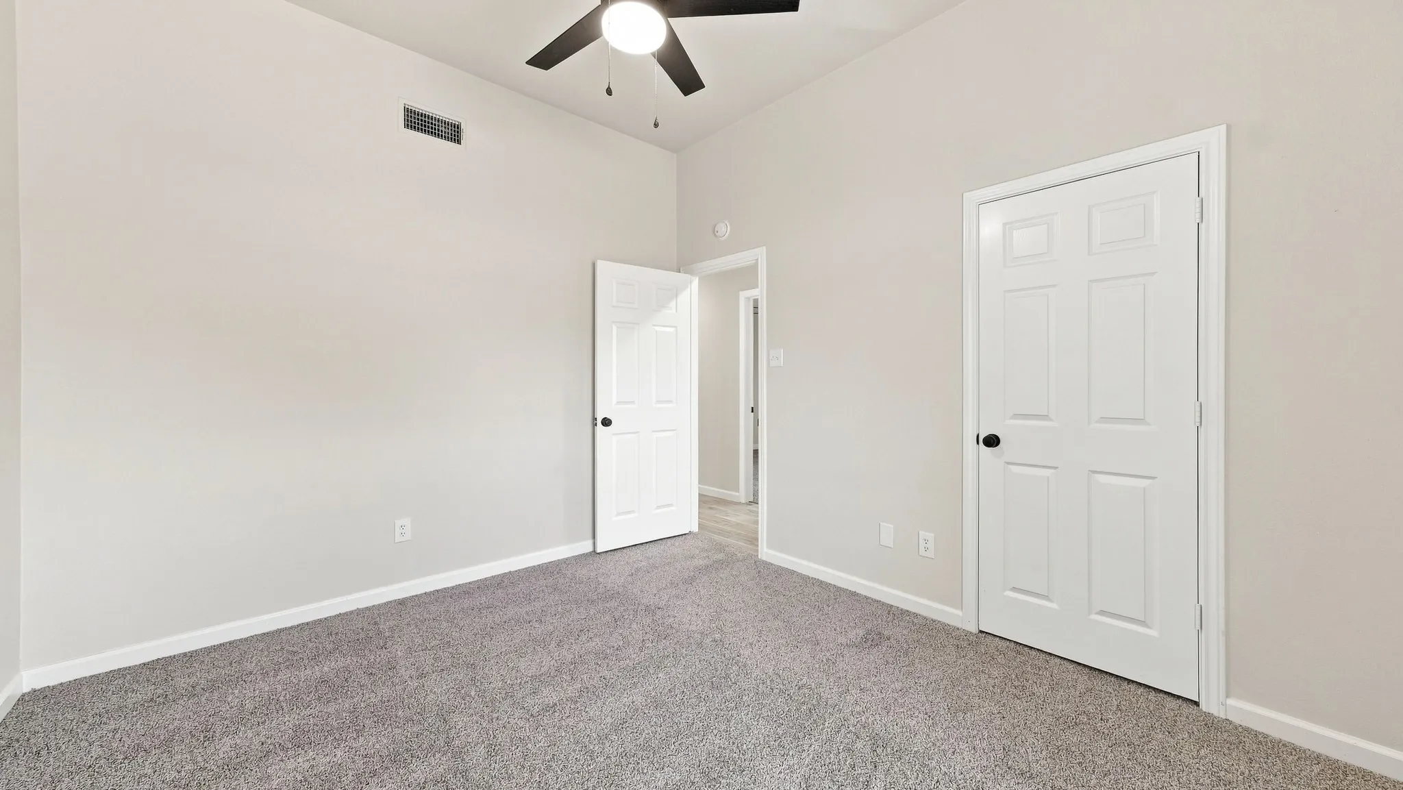 Single Family Residence For Sale in Parker County , 3900 Ridge Road, Willow Park, Texas 76087, 4 Bedroom, 2 Bathroom, 4 Garage spaces, 2,183 Sqft, built in 1996, mls#21383575, Real Estate Agent in Willow Park, Homes For Sale in Parker county, Homes For Sale in Willow Park, Realtor in Willow Park Texas, Real Estate Brokerage Independent Realty Texas, Luminita Cordes Realtor