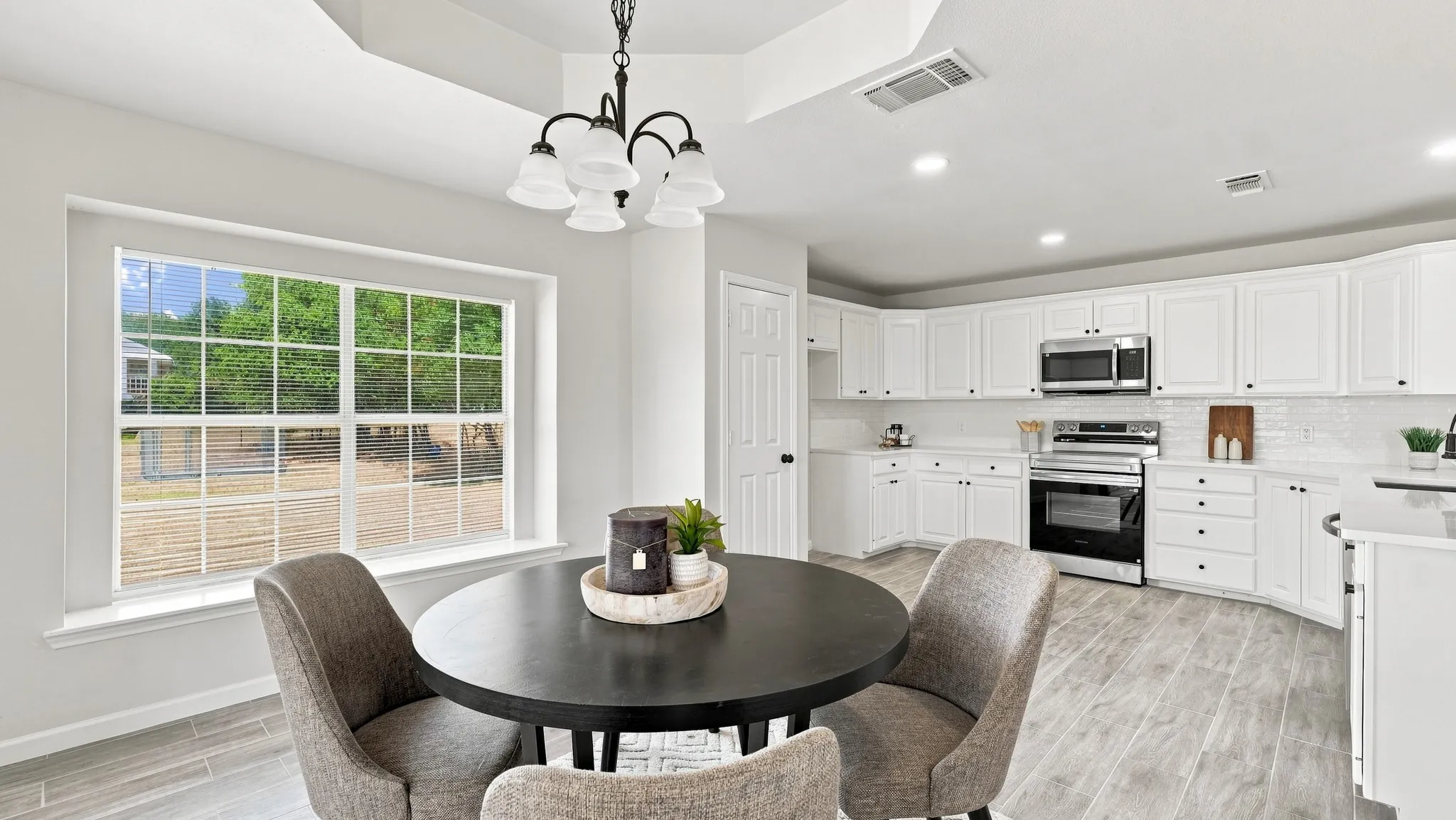 Single Family Residence For Sale in Parker County , 3900 Ridge Road, Willow Park, Texas 76087, 4 Bedroom, 2 Bathroom, 4 Garage spaces, 2,183 Sqft, built in 1996, mls#21383575, Real Estate Agent in Willow Park, Homes For Sale in Parker county, Homes For Sale in Willow Park, Realtor in Willow Park Texas, Real Estate Brokerage Independent Realty Texas, Luminita Cordes Realtor