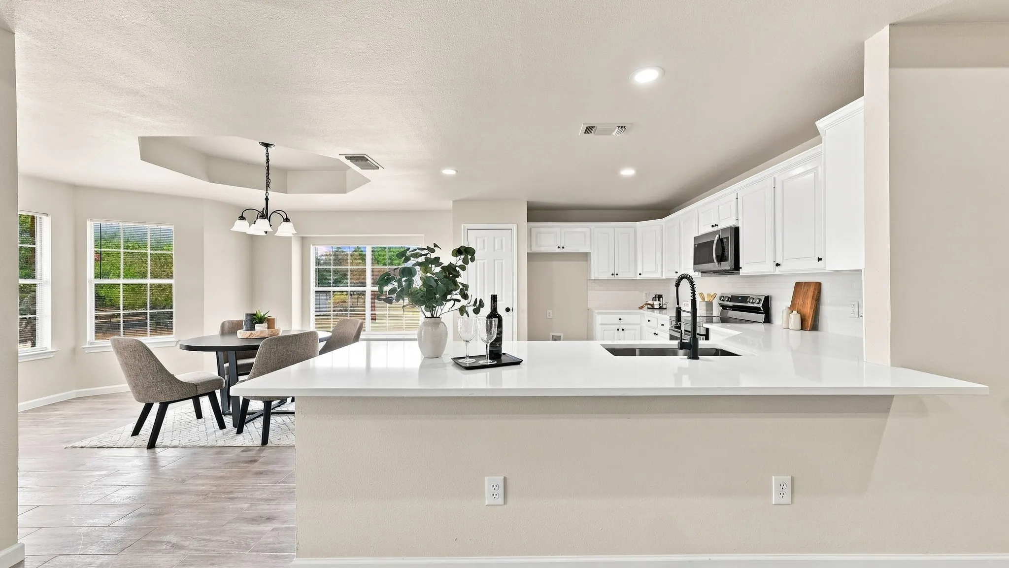 Single Family Residence For Sale in Parker County , 3900 Ridge Road, Willow Park, Texas 76087, 4 Bedroom, 2 Bathroom, 4 Garage spaces, 2,183 Sqft, built in 1996, mls#21383575, Real Estate Agent in Willow Park, Homes For Sale in Parker county, Homes For Sale in Willow Park, Realtor in Willow Park Texas, Real Estate Brokerage Independent Realty Texas, Luminita Cordes Realtor
