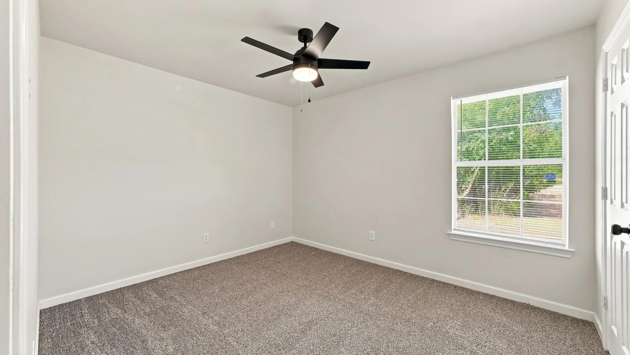 Single Family Residence For Sale in Parker County , 3900 Ridge Road, Willow Park, Texas 76087, 4 Bedroom, 2 Bathroom, 4 Garage spaces, 2,183 Sqft, built in 1996, mls#21383575, Real Estate Agent in Willow Park, Homes For Sale in Parker county, Homes For Sale in Willow Park, Realtor in Willow Park Texas, Real Estate Brokerage Independent Realty Texas, Luminita Cordes Realtor