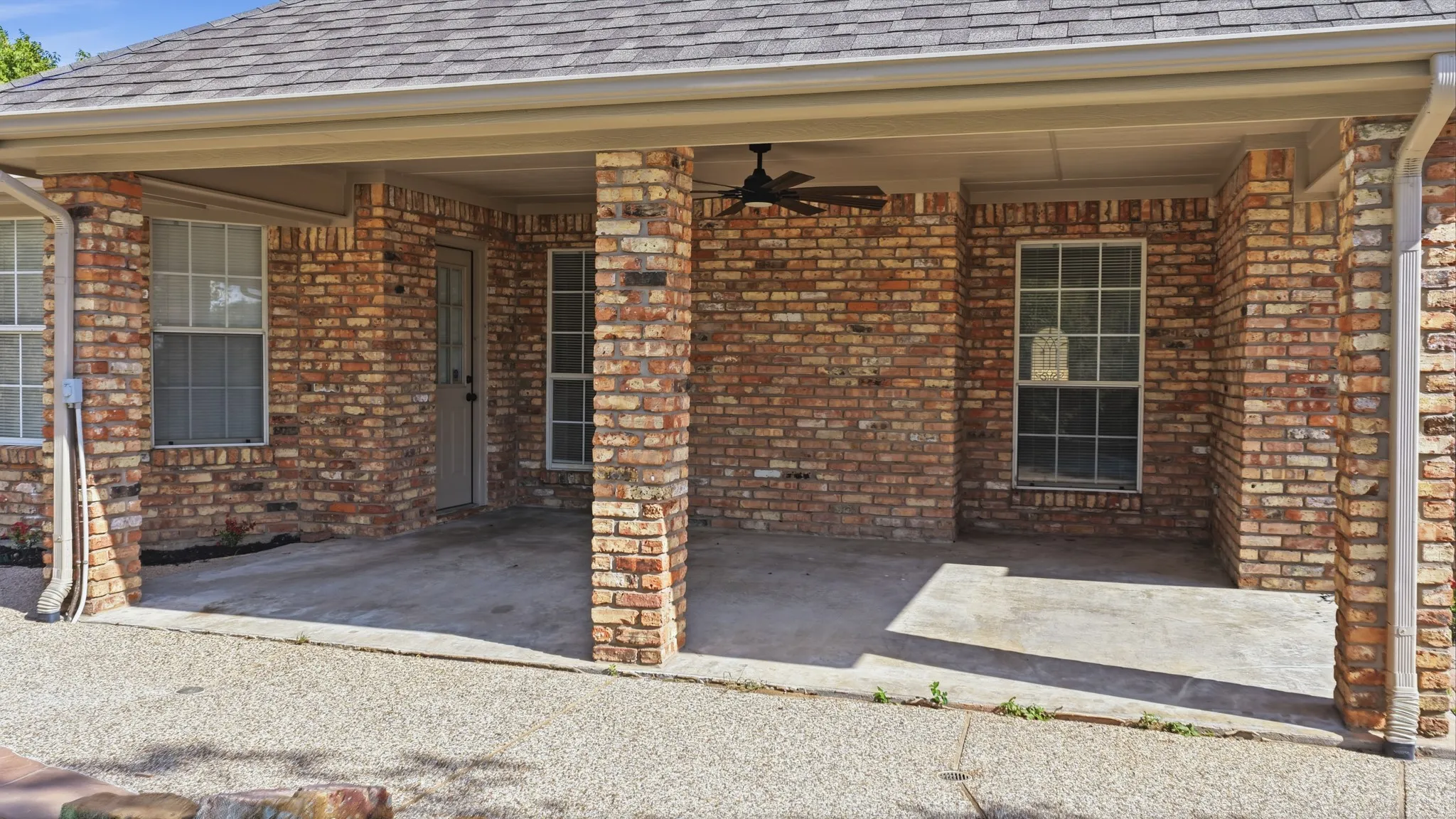 Single Family Residence For Sale in Parker County , 3900 Ridge Road, Willow Park, Texas 76087, 4 Bedroom, 2 Bathroom, 4 Garage spaces, 2,183 Sqft, built in 1996, mls#21383575, Real Estate Agent in Willow Park, Homes For Sale in Parker county, Homes For Sale in Willow Park, Realtor in Willow Park Texas, Real Estate Brokerage Independent Realty Texas, Luminita Cordes Realtor