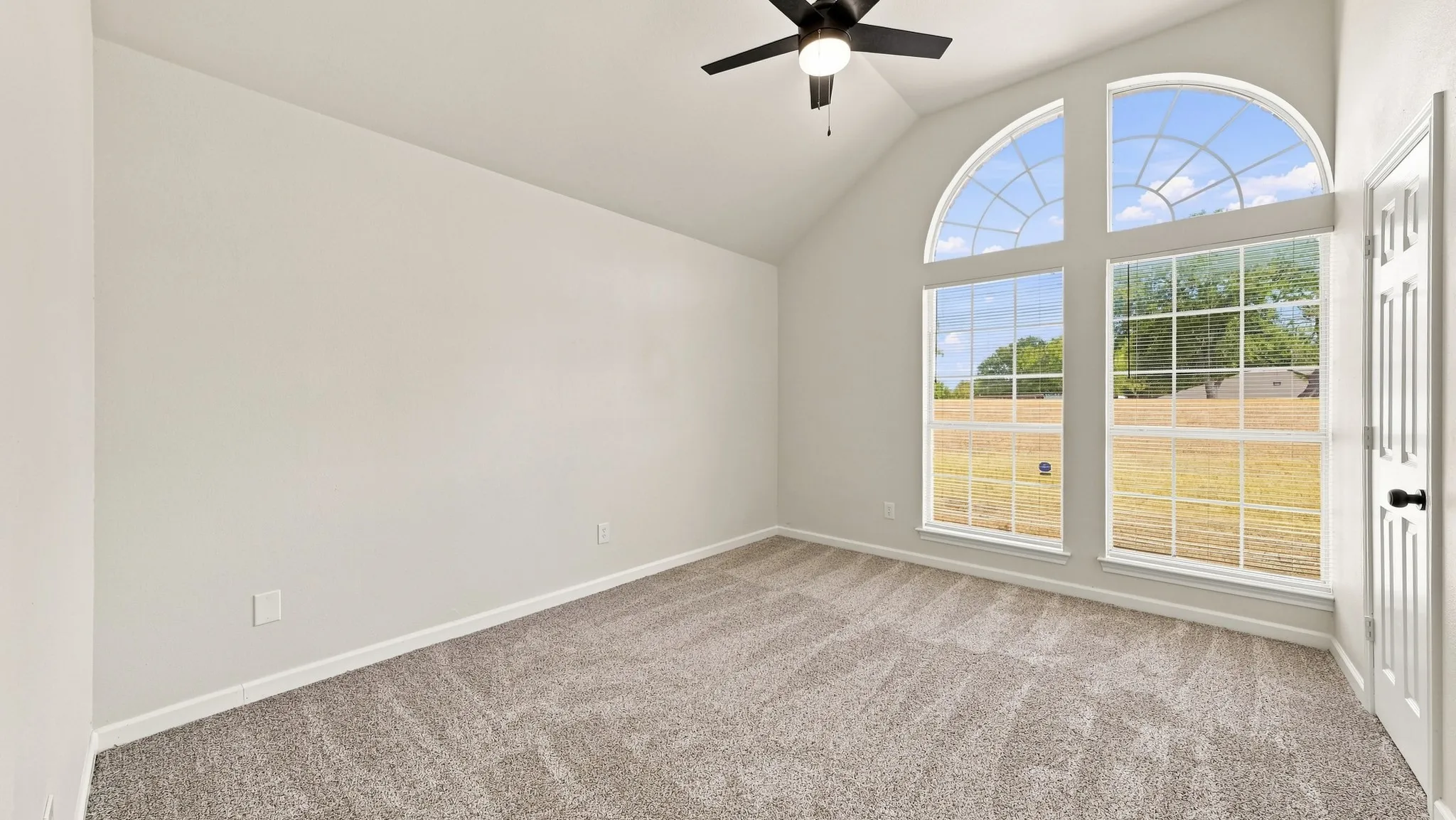Single Family Residence For Sale in Parker County , 3900 Ridge Road, Willow Park, Texas 76087, 4 Bedroom, 2 Bathroom, 4 Garage spaces, 2,183 Sqft, built in 1996, mls#21383575, Real Estate Agent in Willow Park, Homes For Sale in Parker county, Homes For Sale in Willow Park, Realtor in Willow Park Texas, Real Estate Brokerage Independent Realty Texas, Luminita Cordes Realtor
