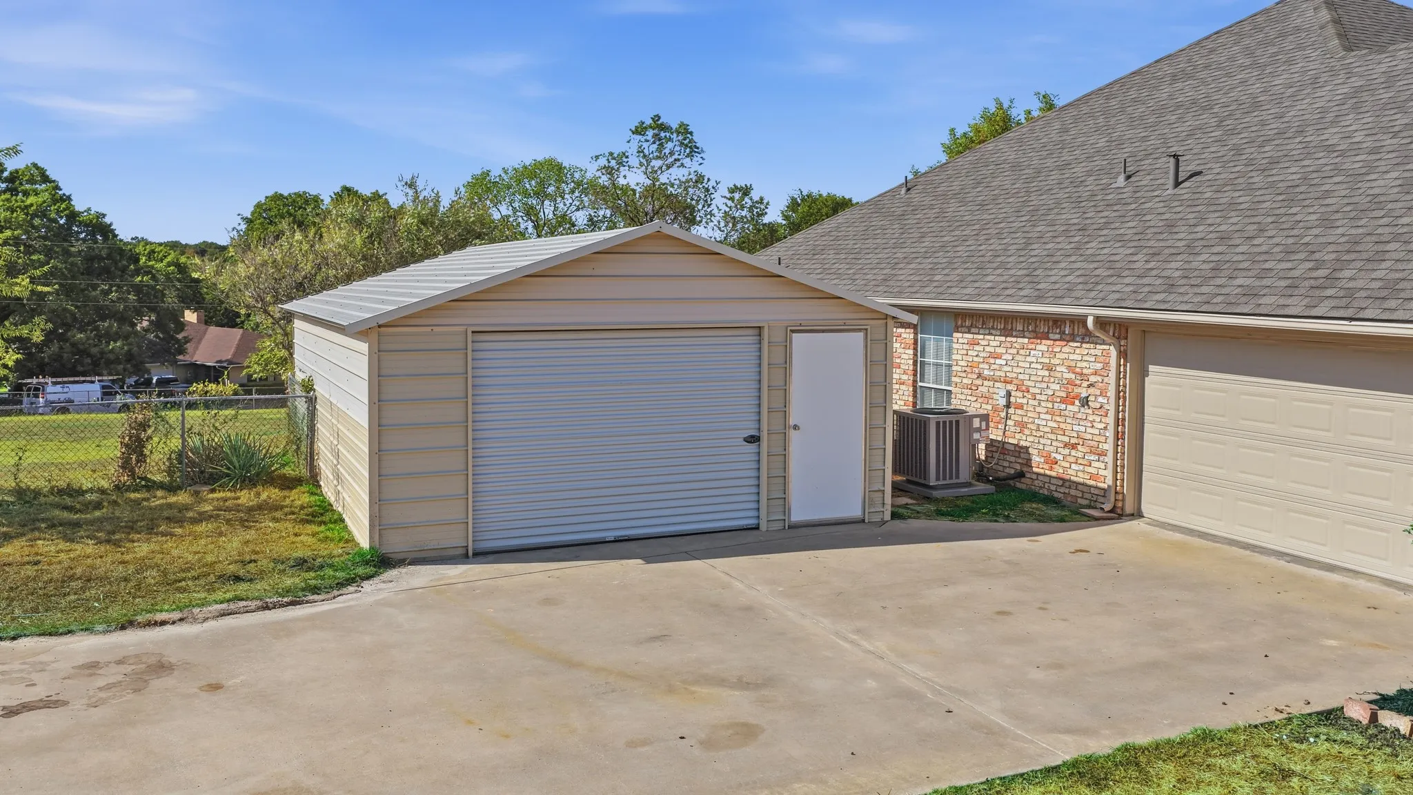 Single Family Residence For Sale in Parker County , 3900 Ridge Road, Willow Park, Texas 76087, 4 Bedroom, 2 Bathroom, 4 Garage spaces, 2,183 Sqft, built in 1996, mls#21383575, Real Estate Agent in Willow Park, Homes For Sale in Parker county, Homes For Sale in Willow Park, Realtor in Willow Park Texas, Real Estate Brokerage Independent Realty Texas, Luminita Cordes Realtor