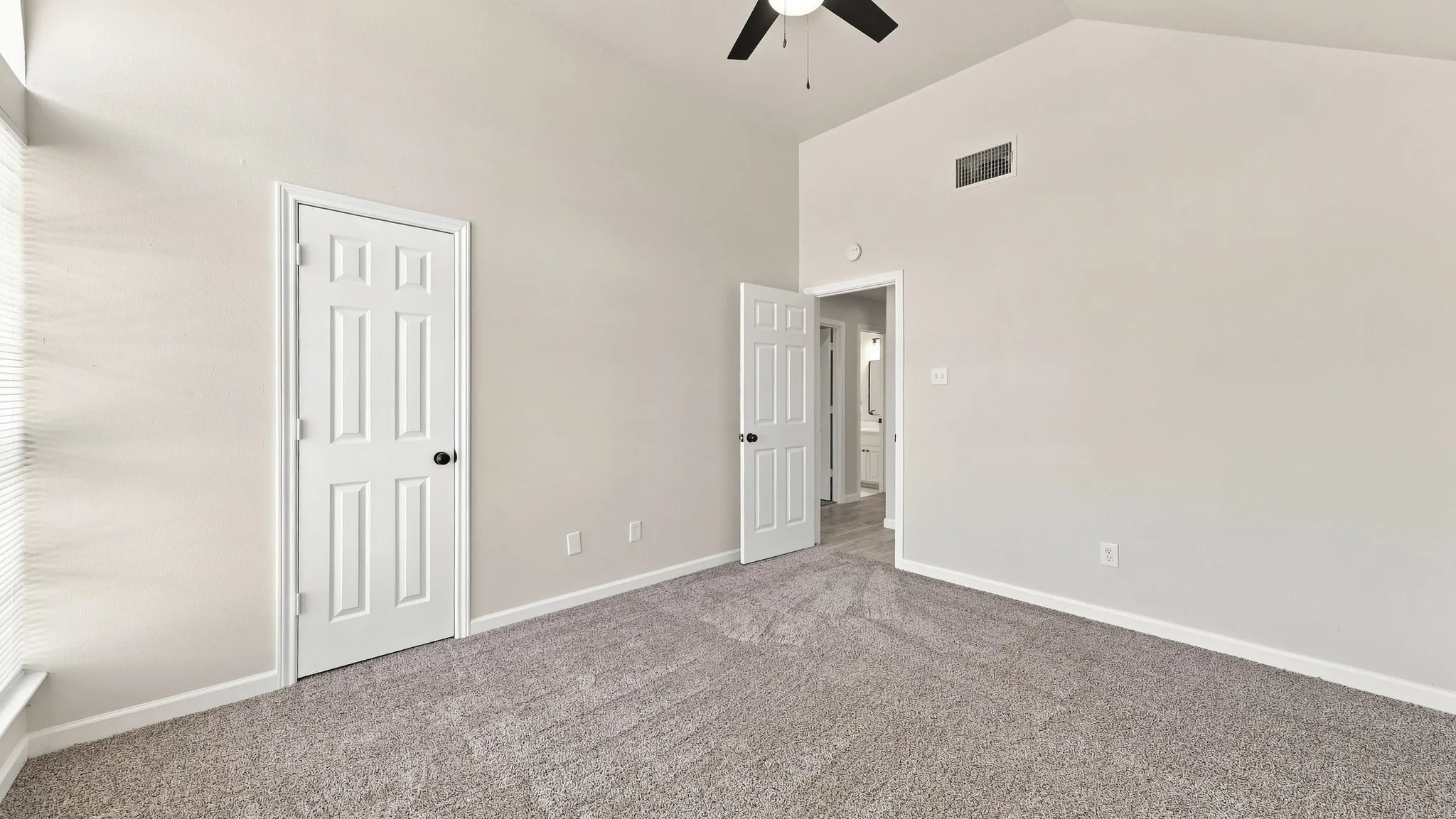 Single Family Residence For Sale in Parker County , 3900 Ridge Road, Willow Park, Texas 76087, 4 Bedroom, 2 Bathroom, 4 Garage spaces, 2,183 Sqft, built in 1996, mls#21383575, Real Estate Agent in Willow Park, Homes For Sale in Parker county, Homes For Sale in Willow Park, Realtor in Willow Park Texas, Real Estate Brokerage Independent Realty Texas, Luminita Cordes Realtor