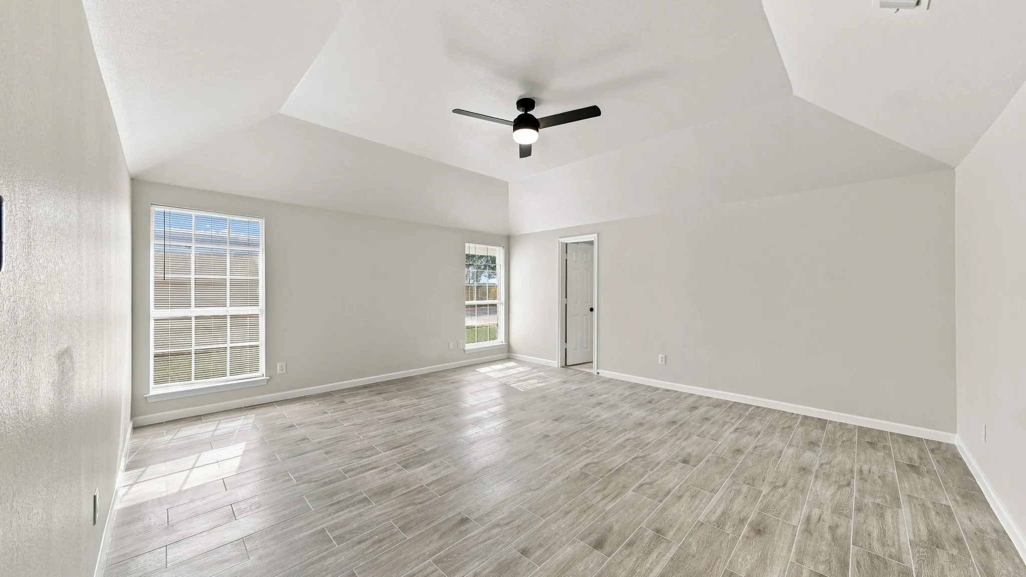 Single Family Residence For Sale in Parker County , 3900 Ridge Road, Willow Park, Texas 76087, 4 Bedroom, 2 Bathroom, 4 Garage spaces, 2,183 Sqft, built in 1996, mls#21383575, Real Estate Agent in Willow Park, Homes For Sale in Parker county, Homes For Sale in Willow Park, Realtor in Willow Park Texas, Real Estate Brokerage Independent Realty Texas, Luminita Cordes Realtor