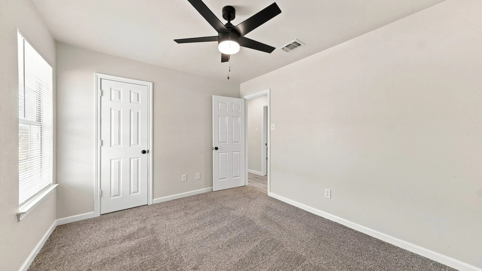Single Family Residence For Sale in Parker County , 3900 Ridge Road, Willow Park, Texas 76087, 4 Bedroom, 2 Bathroom, 4 Garage spaces, 2,183 Sqft, built in 1996, mls#21383575, Real Estate Agent in Willow Park, Homes For Sale in Parker county, Homes For Sale in Willow Park, Realtor in Willow Park Texas, Real Estate Brokerage Independent Realty Texas, Luminita Cordes Realtor