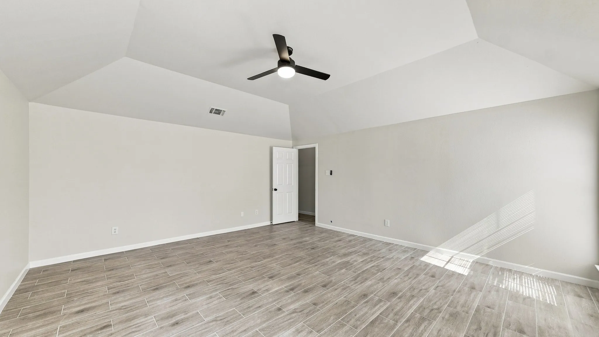 Single Family Residence For Sale in Parker County , 3900 Ridge Road, Willow Park, Texas 76087, 4 Bedroom, 2 Bathroom, 4 Garage spaces, 2,183 Sqft, built in 1996, mls#21383575, Real Estate Agent in Willow Park, Homes For Sale in Parker county, Homes For Sale in Willow Park, Realtor in Willow Park Texas, Real Estate Brokerage Independent Realty Texas, Luminita Cordes Realtor