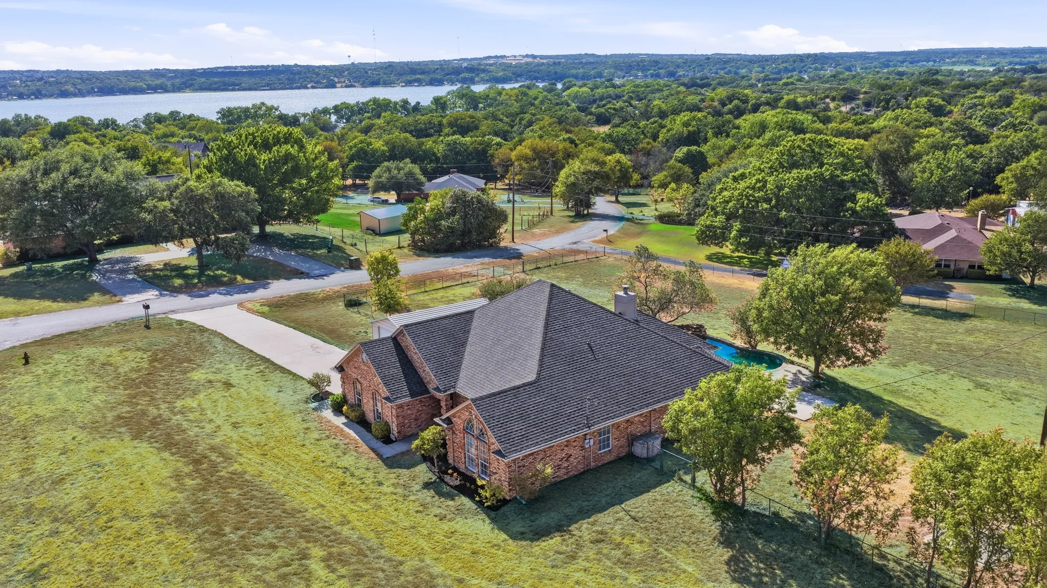 Single Family Residence For Sale in Parker County , 3900 Ridge Road, Willow Park, Texas 76087, 4 Bedroom, 2 Bathroom, 4 Garage spaces, 2,183 Sqft, built in 1996, mls#21383575, Real Estate Agent in Willow Park, Homes For Sale in Parker county, Homes For Sale in Willow Park, Realtor in Willow Park Texas, Real Estate Brokerage Independent Realty Texas, Luminita Cordes Realtor