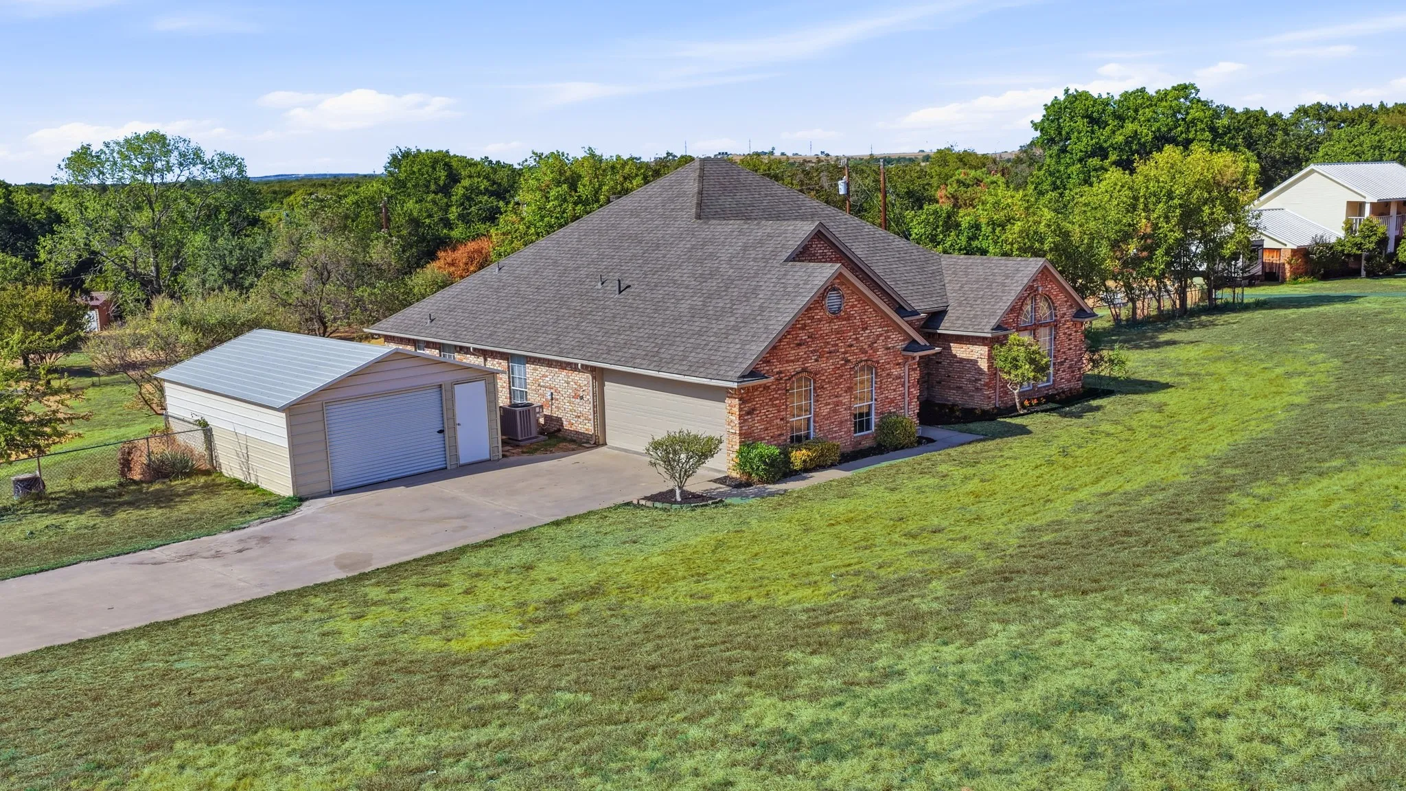 Single Family Residence For Sale in Parker County , 3900 Ridge Road, Willow Park, Texas 76087, 4 Bedroom, 2 Bathroom, 4 Garage spaces, 2,183 Sqft, built in 1996, mls#21383575, Real Estate Agent in Willow Park, Homes For Sale in Parker county, Homes For Sale in Willow Park, Realtor in Willow Park Texas, Real Estate Brokerage Independent Realty Texas, Luminita Cordes Realtor