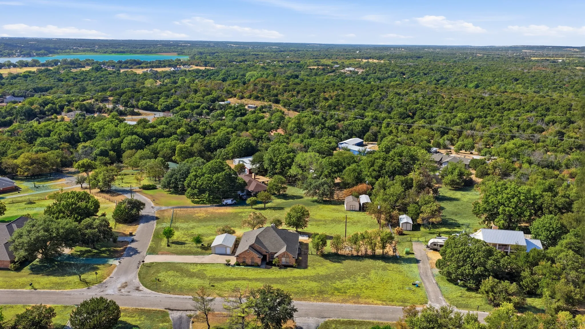 Single Family Residence For Sale in Parker County , 3900 Ridge Road, Willow Park, Texas 76087, 4 Bedroom, 2 Bathroom, 4 Garage spaces, 2,183 Sqft, built in 1996, mls#21383575, Real Estate Agent in Willow Park, Homes For Sale in Parker county, Homes For Sale in Willow Park, Realtor in Willow Park Texas, Real Estate Brokerage Independent Realty Texas, Luminita Cordes Realtor