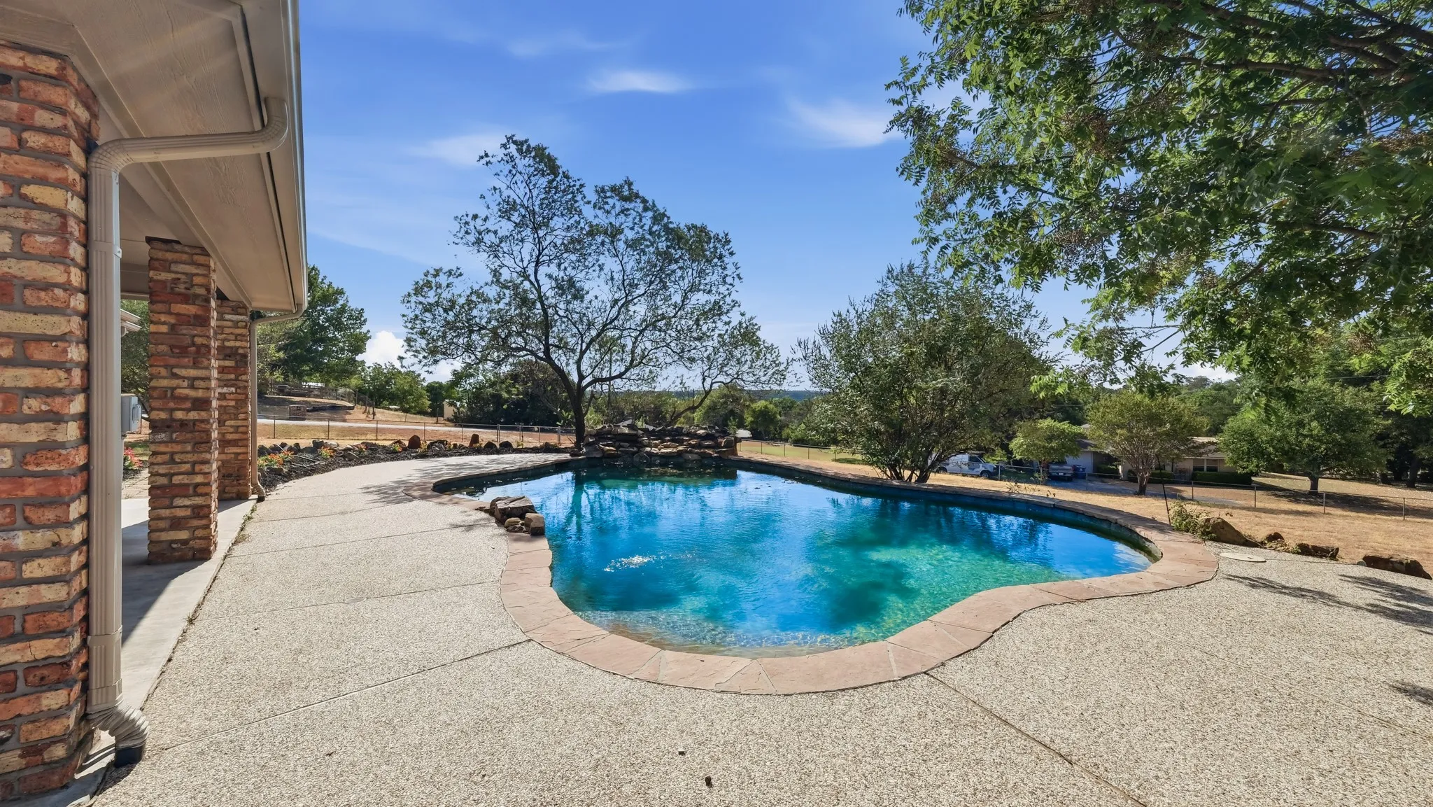 Single Family Residence For Sale in Parker County , 3900 Ridge Road, Willow Park, Texas 76087, 4 Bedroom, 2 Bathroom, 4 Garage spaces, 2,183 Sqft, built in 1996, mls#21383575, Real Estate Agent in Willow Park, Homes For Sale in Parker county, Homes For Sale in Willow Park, Realtor in Willow Park Texas, Real Estate Brokerage Independent Realty Texas, Luminita Cordes Realtor