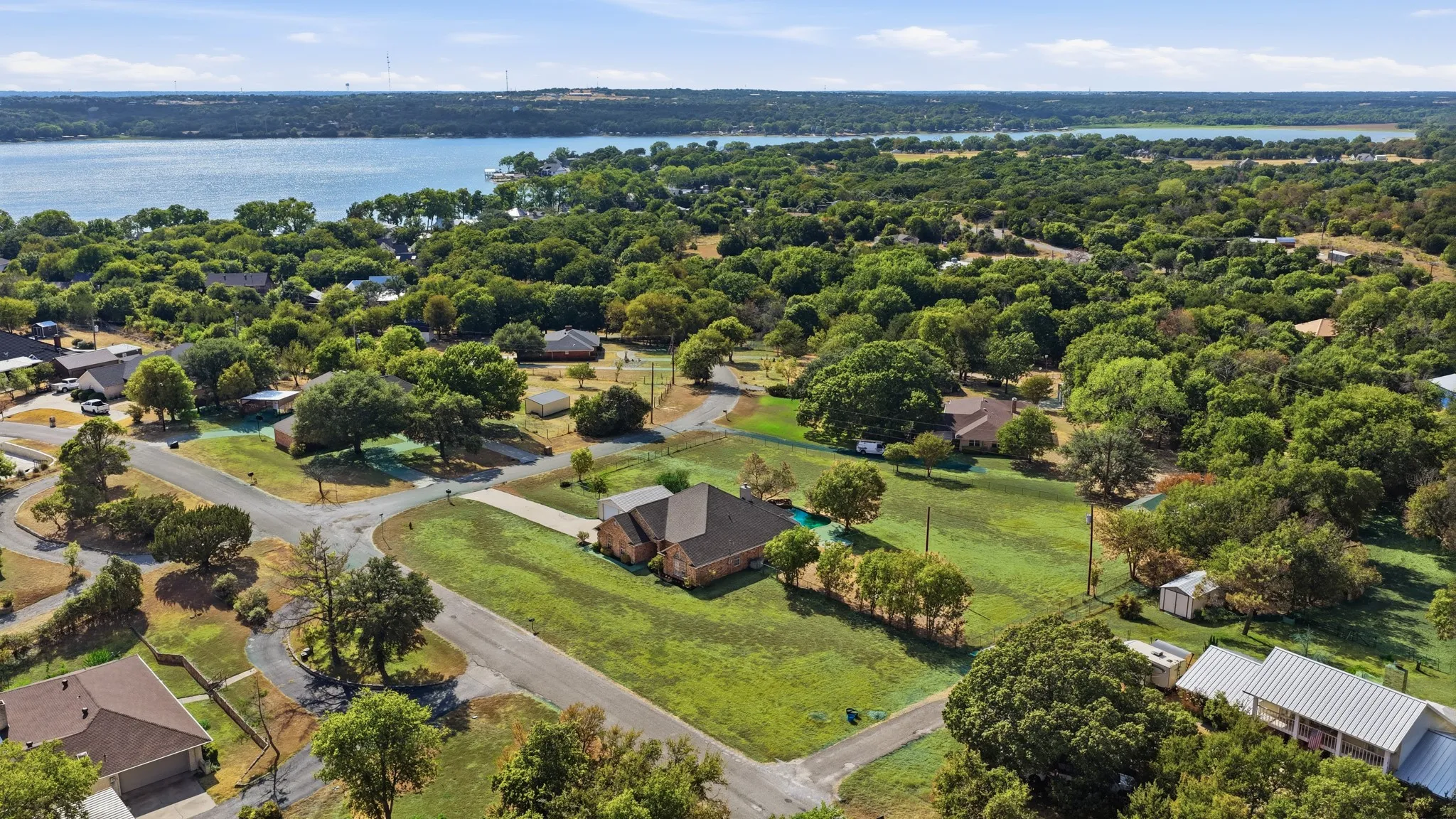 Single Family Residence For Sale in Parker County , 3900 Ridge Road, Willow Park, Texas 76087, 4 Bedroom, 2 Bathroom, 4 Garage spaces, 2,183 Sqft, built in 1996, mls#21383575, Real Estate Agent in Willow Park, Homes For Sale in Parker county, Homes For Sale in Willow Park, Realtor in Willow Park Texas, Real Estate Brokerage Independent Realty Texas, Luminita Cordes Realtor
