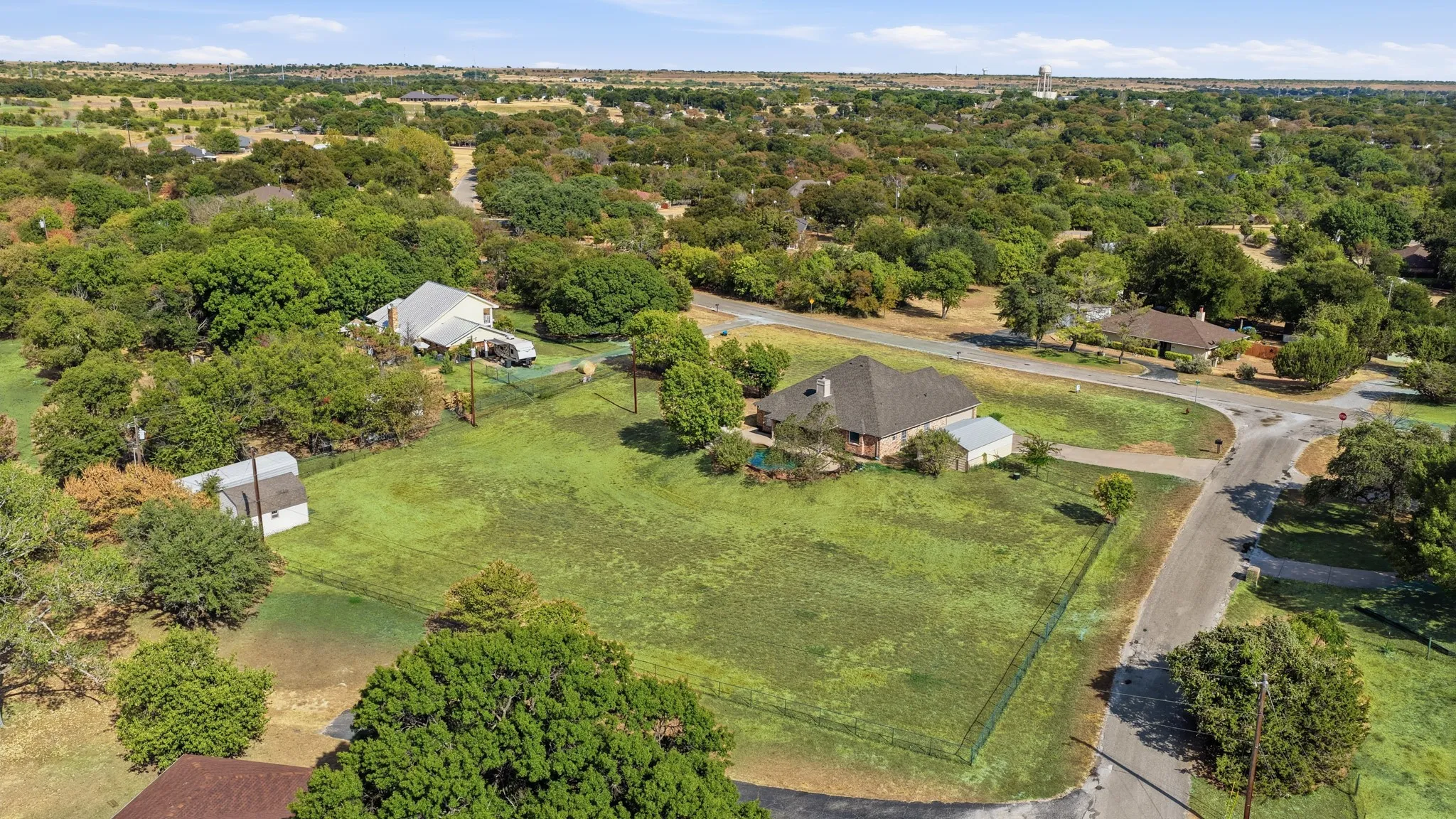 Single Family Residence For Sale in Parker County , 3900 Ridge Road, Willow Park, Texas 76087, 4 Bedroom, 2 Bathroom, 4 Garage spaces, 2,183 Sqft, built in 1996, mls#21383575, Real Estate Agent in Willow Park, Homes For Sale in Parker county, Homes For Sale in Willow Park, Realtor in Willow Park Texas, Real Estate Brokerage Independent Realty Texas, Luminita Cordes Realtor