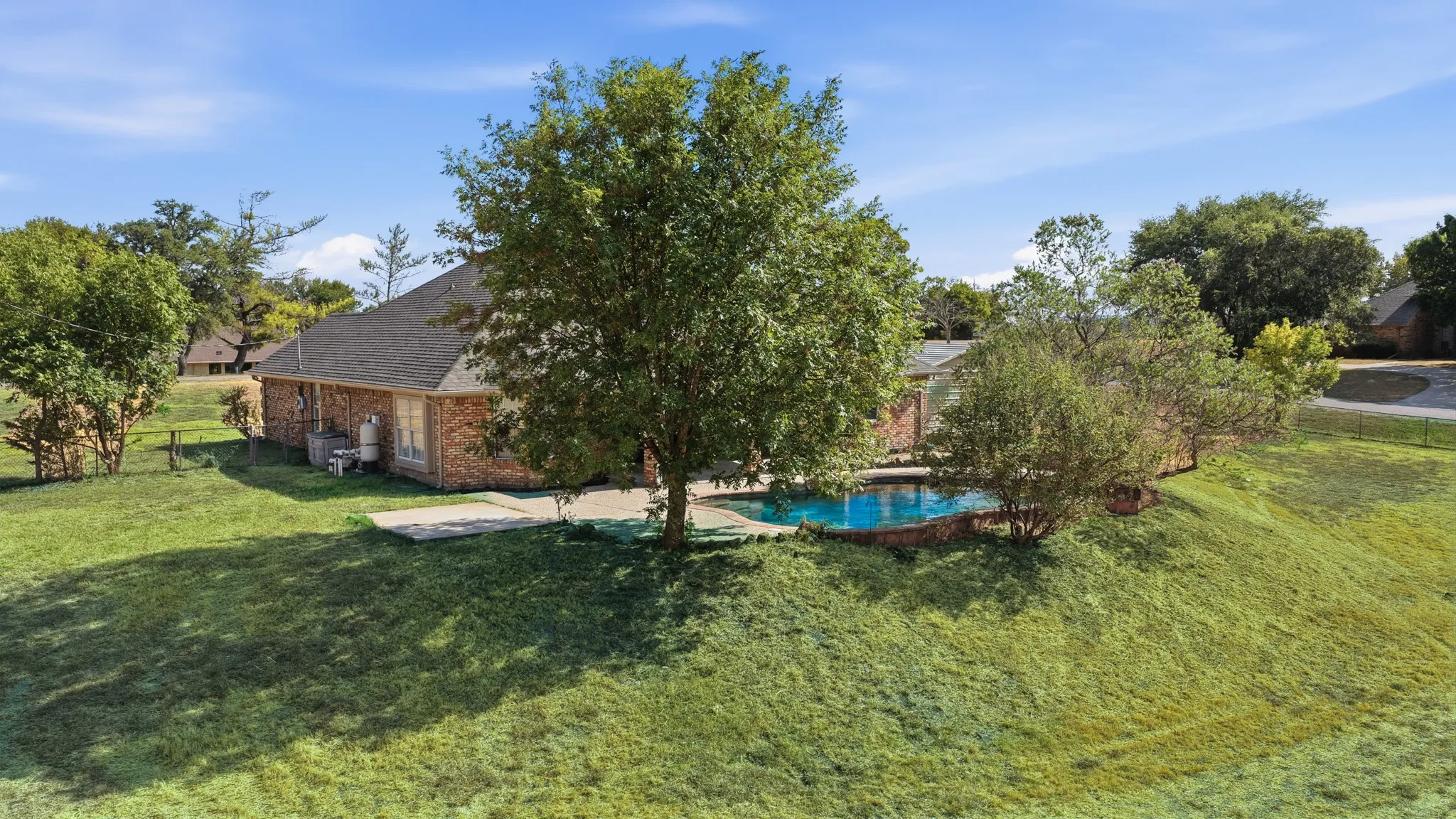 Single Family Residence For Sale in Parker County , 3900 Ridge Road, Willow Park, Texas 76087, 4 Bedroom, 2 Bathroom, 4 Garage spaces, 2,183 Sqft, built in 1996, mls#21383575, Real Estate Agent in Willow Park, Homes For Sale in Parker county, Homes For Sale in Willow Park, Realtor in Willow Park Texas, Real Estate Brokerage Independent Realty Texas, Luminita Cordes Realtor