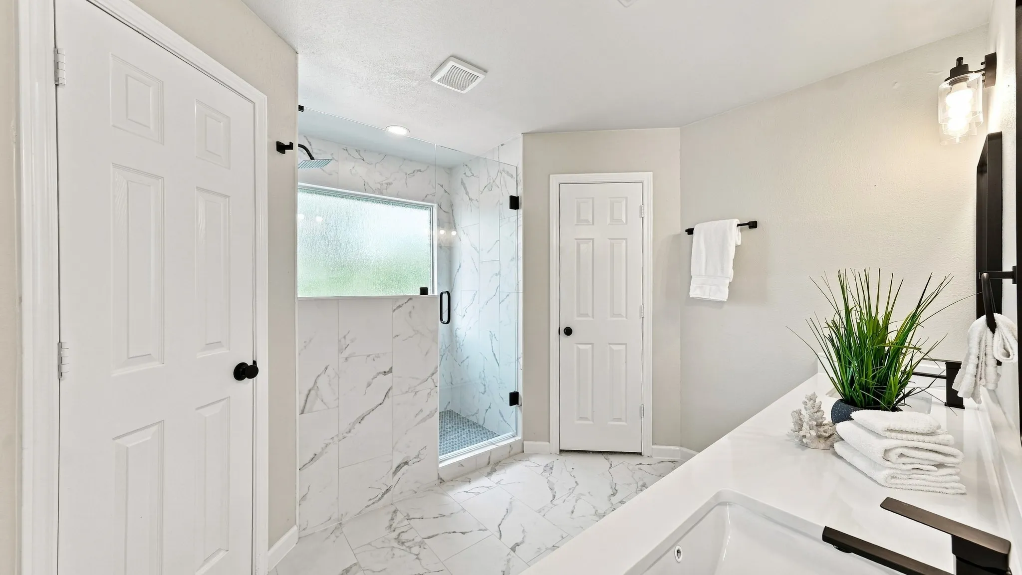 Single Family Residence For Sale in Parker County , 3900 Ridge Road, Willow Park, Texas 76087, 4 Bedroom, 2 Bathroom, 4 Garage spaces, 2,183 Sqft, built in 1996, mls#21383575, Real Estate Agent in Willow Park, Homes For Sale in Parker county, Homes For Sale in Willow Park, Realtor in Willow Park Texas, Real Estate Brokerage Independent Realty Texas, Luminita Cordes Realtor