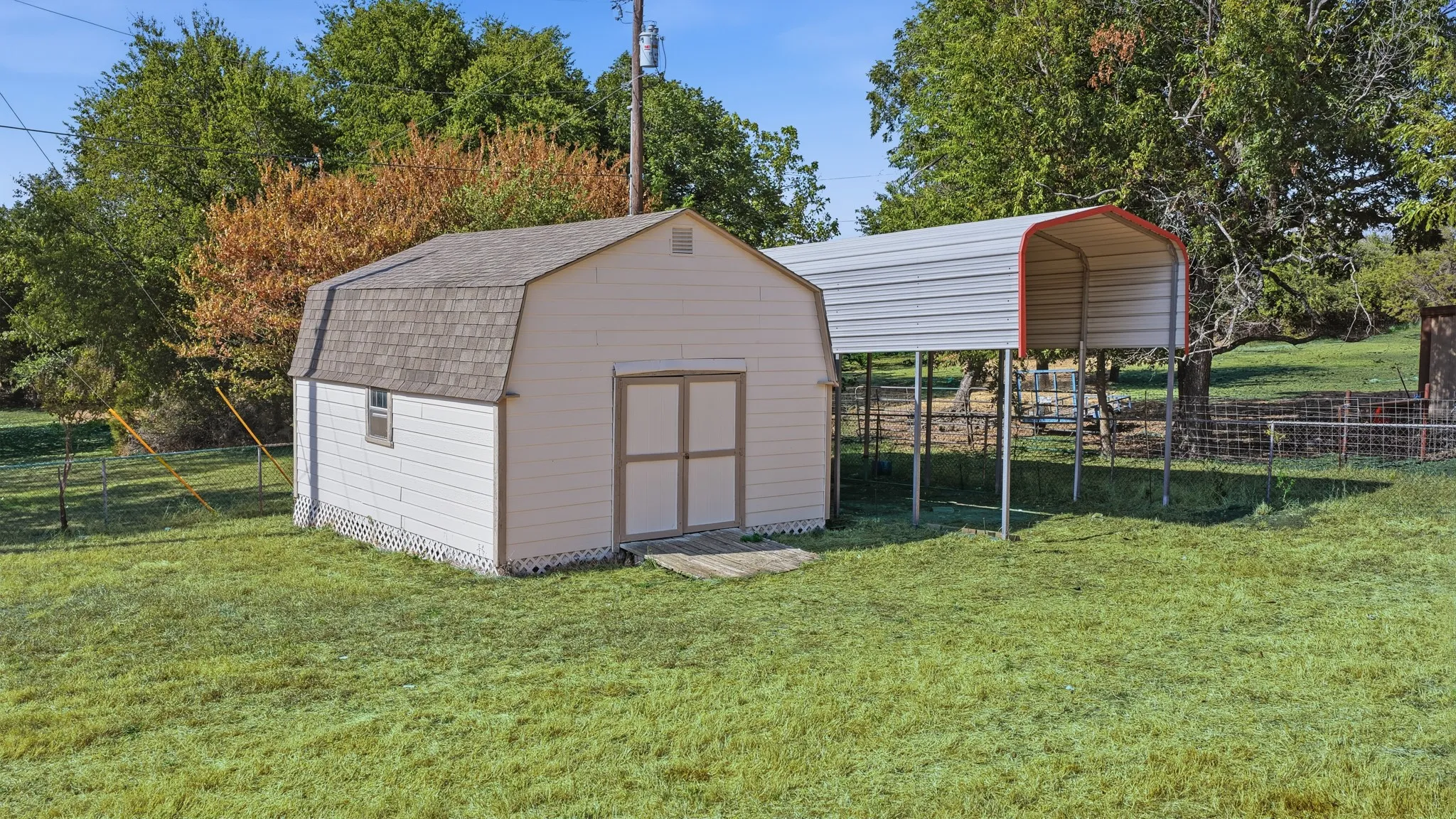 Single Family Residence For Sale in Parker County , 3900 Ridge Road, Willow Park, Texas 76087, 4 Bedroom, 2 Bathroom, 4 Garage spaces, 2,183 Sqft, built in 1996, mls#21383575, Real Estate Agent in Willow Park, Homes For Sale in Parker county, Homes For Sale in Willow Park, Realtor in Willow Park Texas, Real Estate Brokerage Independent Realty Texas, Luminita Cordes Realtor