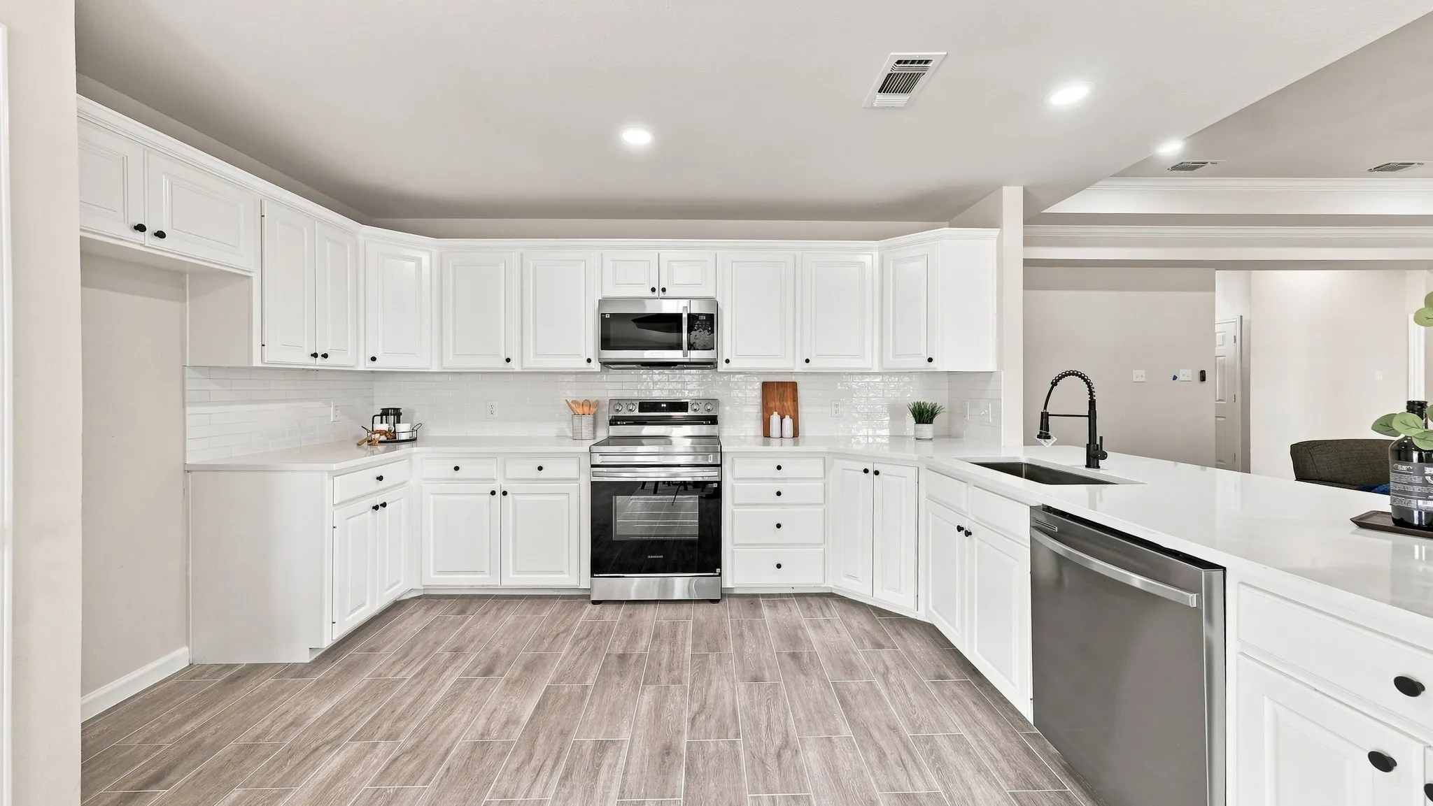 Single Family Residence For Sale in Parker County , 3900 Ridge Road, Willow Park, Texas 76087, 4 Bedroom, 2 Bathroom, 4 Garage spaces, 2,183 Sqft, built in 1996, mls#21383575, Real Estate Agent in Willow Park, Homes For Sale in Parker county, Homes For Sale in Willow Park, Realtor in Willow Park Texas, Real Estate Brokerage Independent Realty Texas, Luminita Cordes Realtor