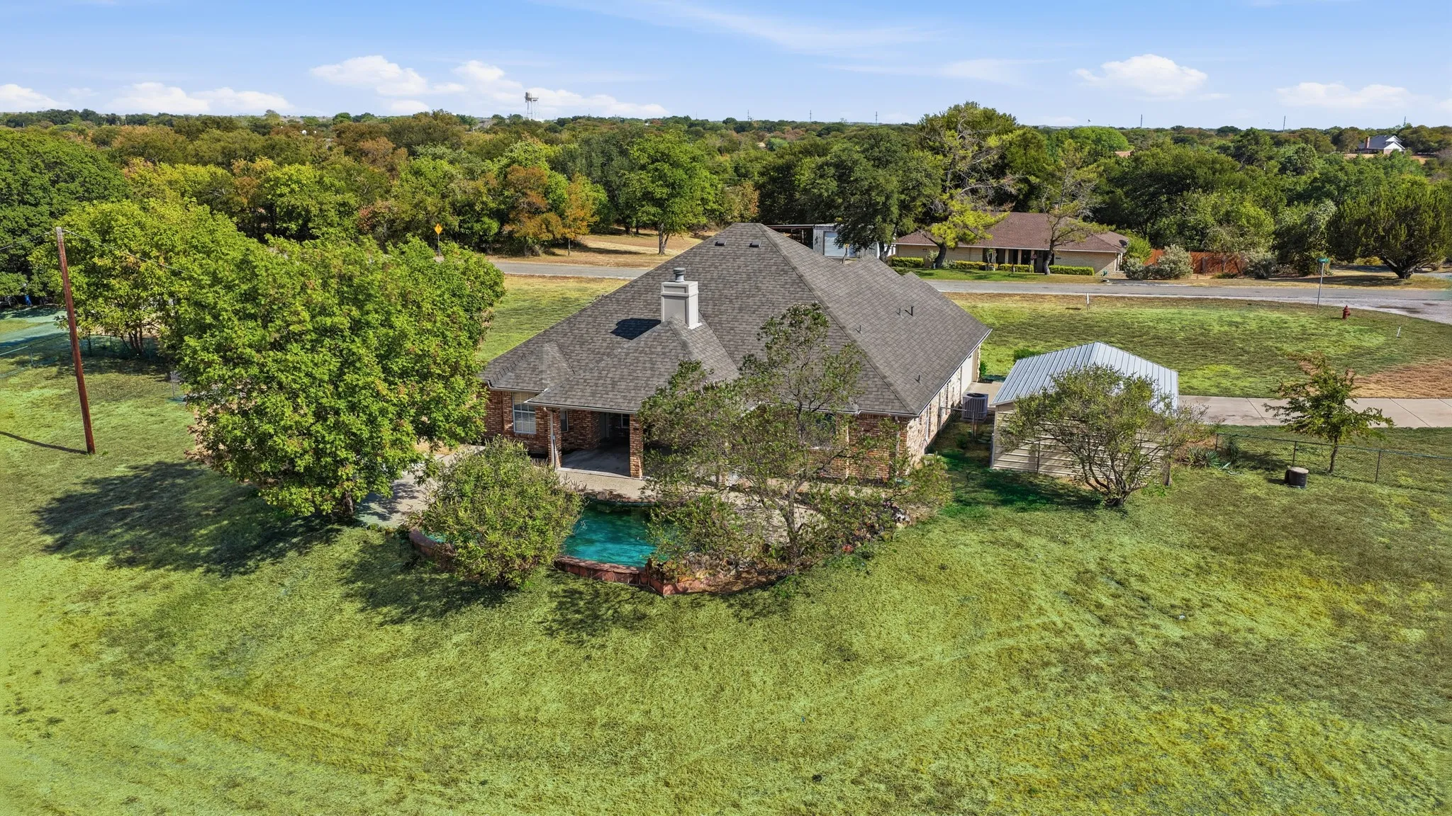 Single Family Residence For Sale in Parker County , 3900 Ridge Road, Willow Park, Texas 76087, 4 Bedroom, 2 Bathroom, 4 Garage spaces, 2,183 Sqft, built in 1996, mls#21383575, Real Estate Agent in Willow Park, Homes For Sale in Parker county, Homes For Sale in Willow Park, Realtor in Willow Park Texas, Real Estate Brokerage Independent Realty Texas, Luminita Cordes Realtor