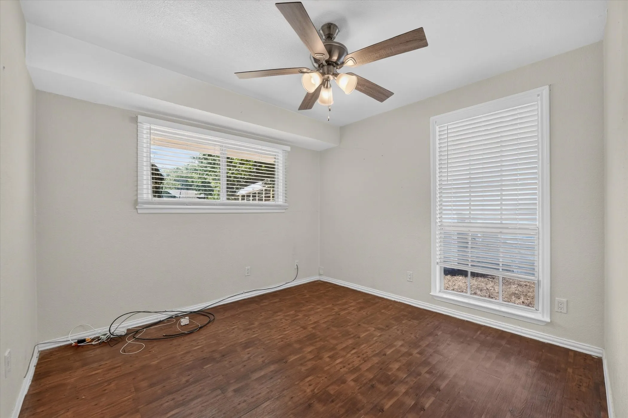 Single Family Residence For Sale in Tarrant County , 3545 Regal Road, Fort Worth, Texas 76111, 3 Bedroom, 2 Bathroom, Garage spaces, 934 Sqft, built in 1960, mls#21383545, Real Estate Agent in Fort Worth, Homes For Sale in Tarrant county, Homes For Sale in Fort Worth, Realtor in Fort Worth Texas, Real Estate Brokerage Independent Realty Texas, Luminita Cordes Realtor