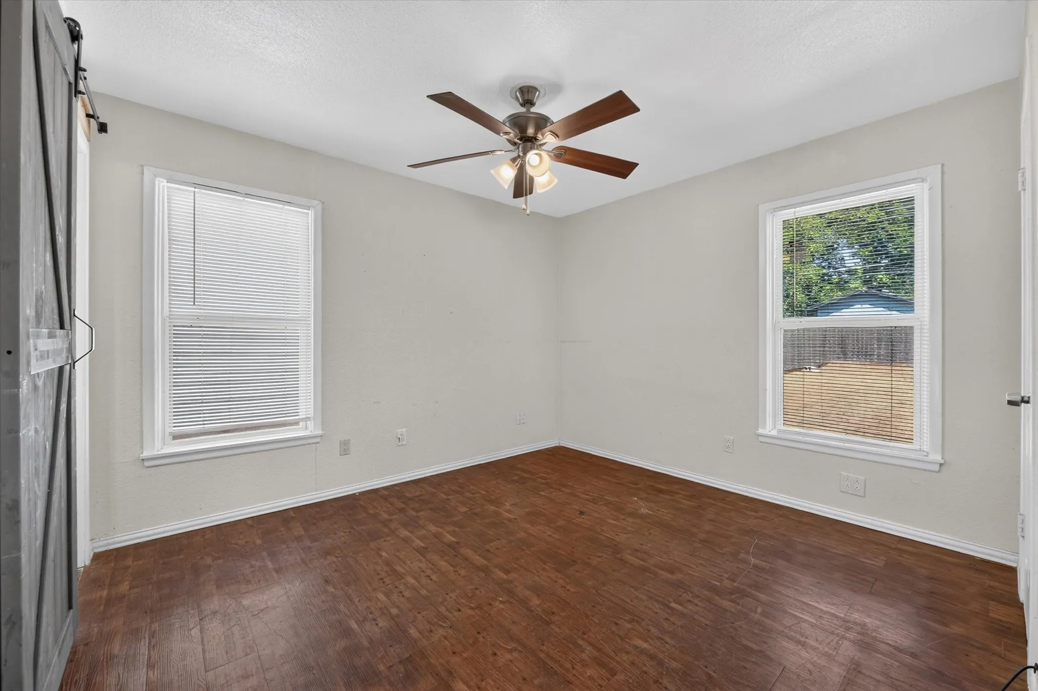 Single Family Residence For Sale in Tarrant County , 3545 Regal Road, Fort Worth, Texas 76111, 3 Bedroom, 2 Bathroom, Garage spaces, 934 Sqft, built in 1960, mls#21383545, Real Estate Agent in Fort Worth, Homes For Sale in Tarrant county, Homes For Sale in Fort Worth, Realtor in Fort Worth Texas, Real Estate Brokerage Independent Realty Texas, Luminita Cordes Realtor