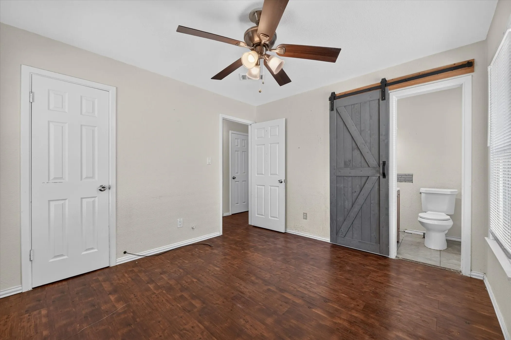 Single Family Residence For Sale in Tarrant County , 3545 Regal Road, Fort Worth, Texas 76111, 3 Bedroom, 2 Bathroom, Garage spaces, 934 Sqft, built in 1960, mls#21383545, Real Estate Agent in Fort Worth, Homes For Sale in Tarrant county, Homes For Sale in Fort Worth, Realtor in Fort Worth Texas, Real Estate Brokerage Independent Realty Texas, Luminita Cordes Realtor