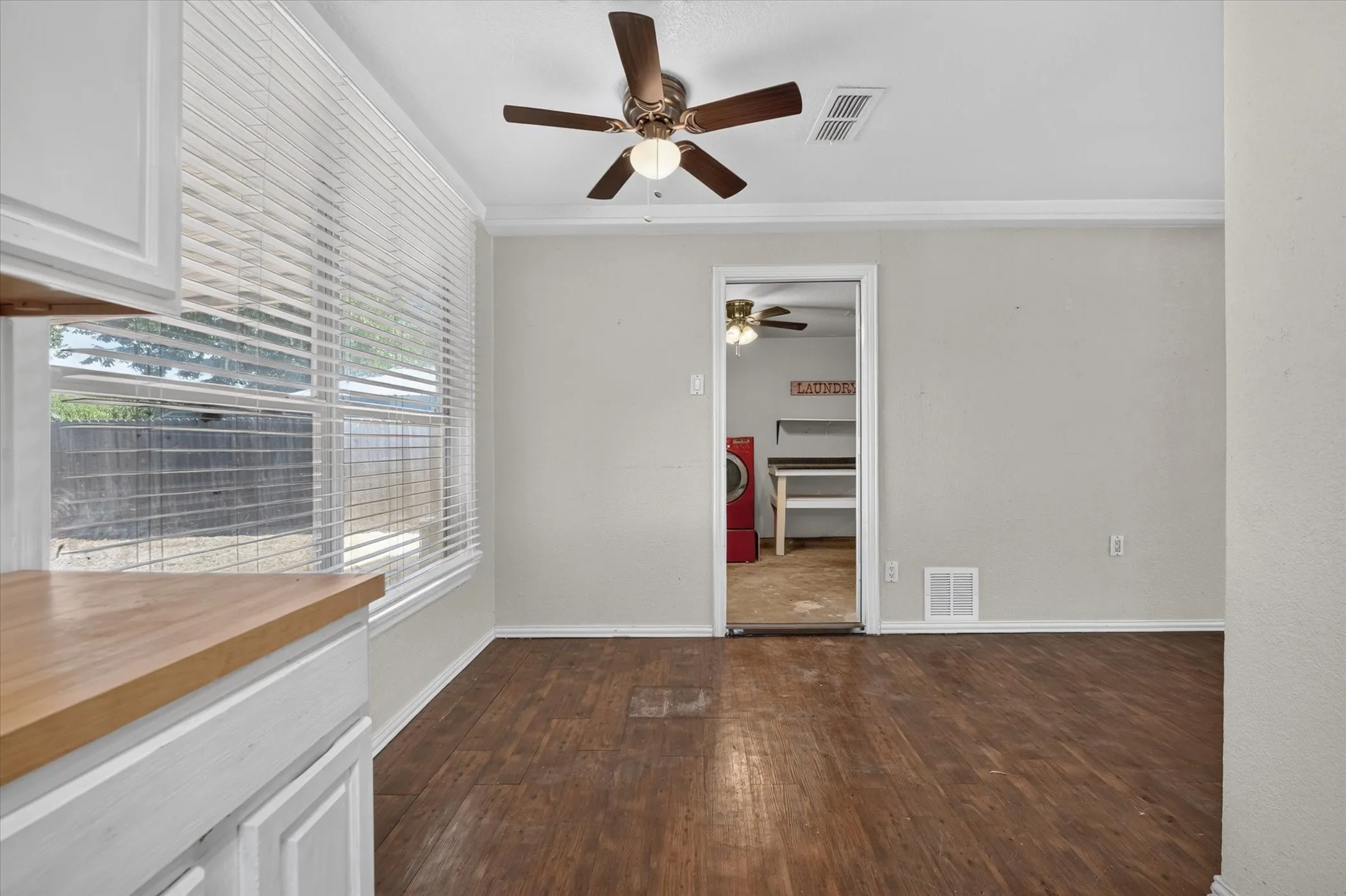 Single Family Residence For Sale in Tarrant County , 3545 Regal Road, Fort Worth, Texas 76111, 3 Bedroom, 2 Bathroom, Garage spaces, 934 Sqft, built in 1960, mls#21383545, Real Estate Agent in Fort Worth, Homes For Sale in Tarrant county, Homes For Sale in Fort Worth, Realtor in Fort Worth Texas, Real Estate Brokerage Independent Realty Texas, Luminita Cordes Realtor