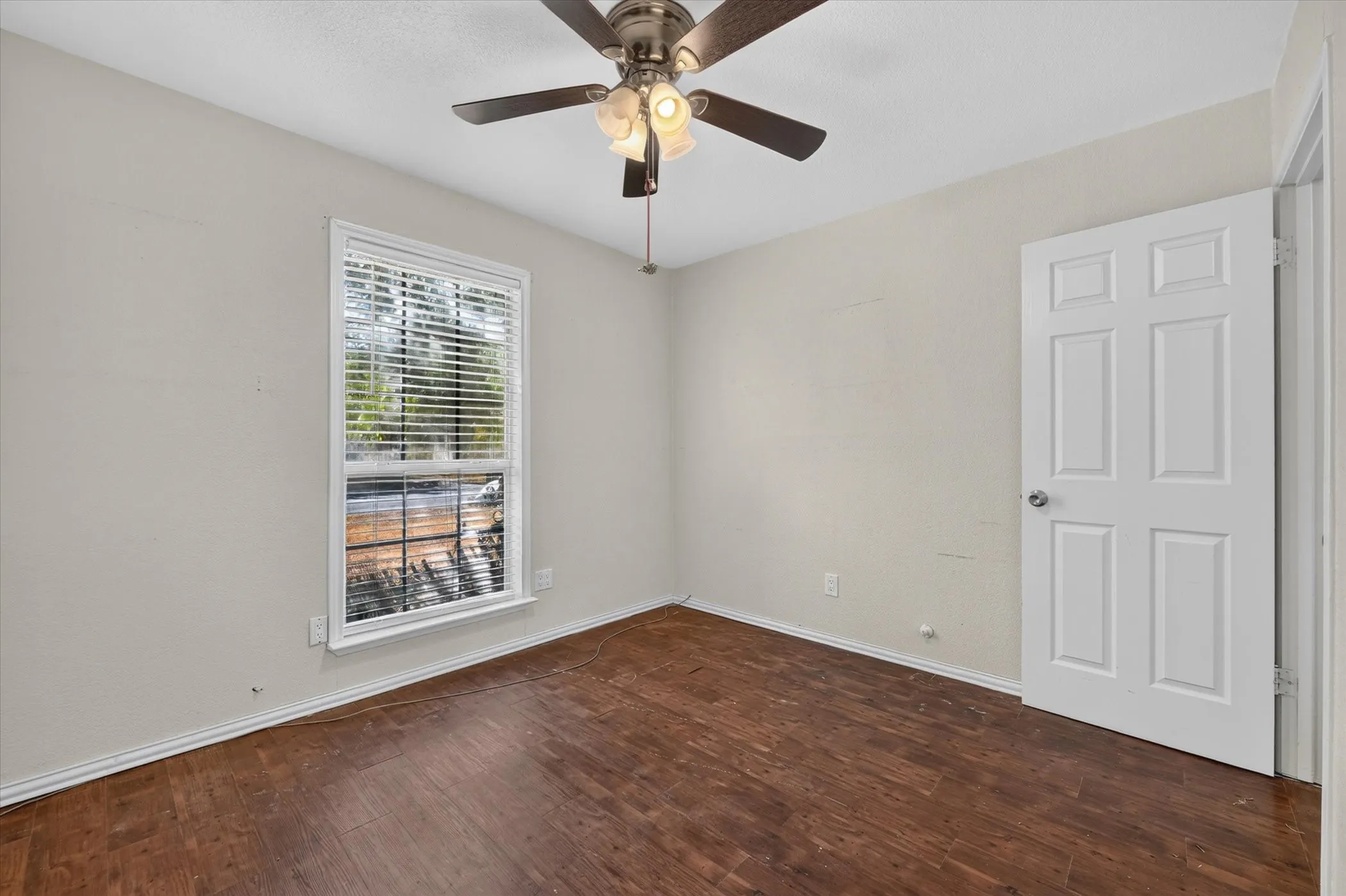 Single Family Residence For Sale in Tarrant County , 3545 Regal Road, Fort Worth, Texas 76111, 3 Bedroom, 2 Bathroom, Garage spaces, 934 Sqft, built in 1960, mls#21383545, Real Estate Agent in Fort Worth, Homes For Sale in Tarrant county, Homes For Sale in Fort Worth, Realtor in Fort Worth Texas, Real Estate Brokerage Independent Realty Texas, Luminita Cordes Realtor
