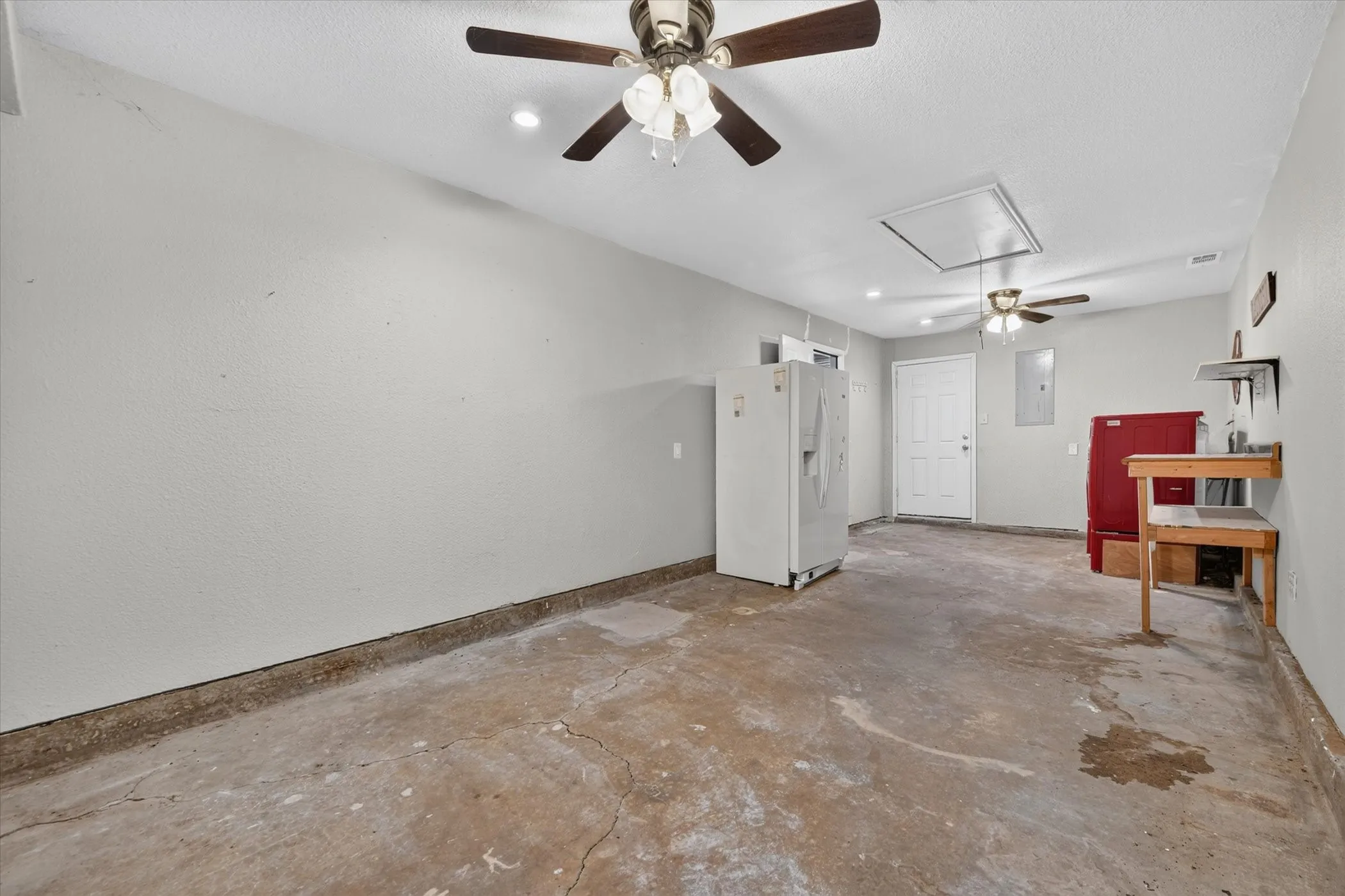 Single Family Residence For Sale in Tarrant County , 3545 Regal Road, Fort Worth, Texas 76111, 3 Bedroom, 2 Bathroom, Garage spaces, 934 Sqft, built in 1960, mls#21383545, Real Estate Agent in Fort Worth, Homes For Sale in Tarrant county, Homes For Sale in Fort Worth, Realtor in Fort Worth Texas, Real Estate Brokerage Independent Realty Texas, Luminita Cordes Realtor