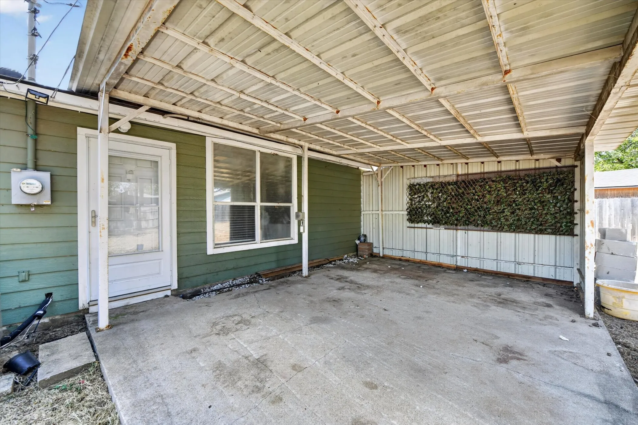 Single Family Residence For Sale in Tarrant County , 3545 Regal Road, Fort Worth, Texas 76111, 3 Bedroom, 2 Bathroom, Garage spaces, 934 Sqft, built in 1960, mls#21383545, Real Estate Agent in Fort Worth, Homes For Sale in Tarrant county, Homes For Sale in Fort Worth, Realtor in Fort Worth Texas, Real Estate Brokerage Independent Realty Texas, Luminita Cordes Realtor