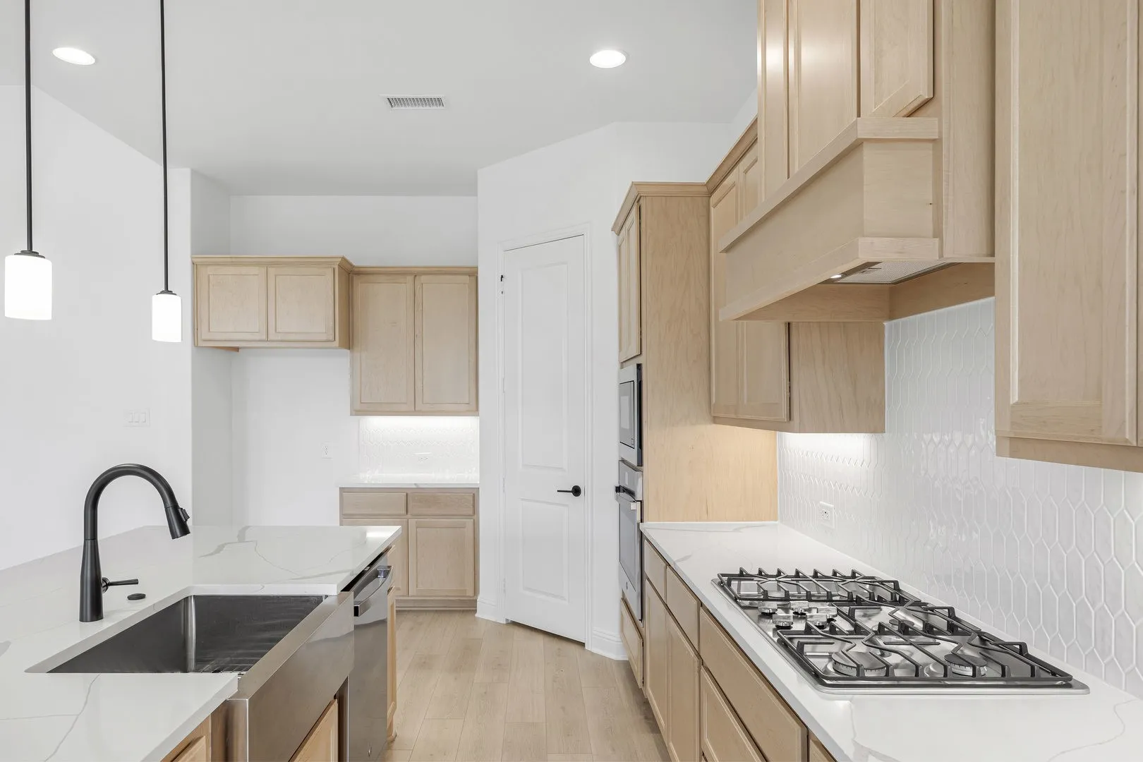 25. 2019 Wickersham - Kitchen (4).jpg