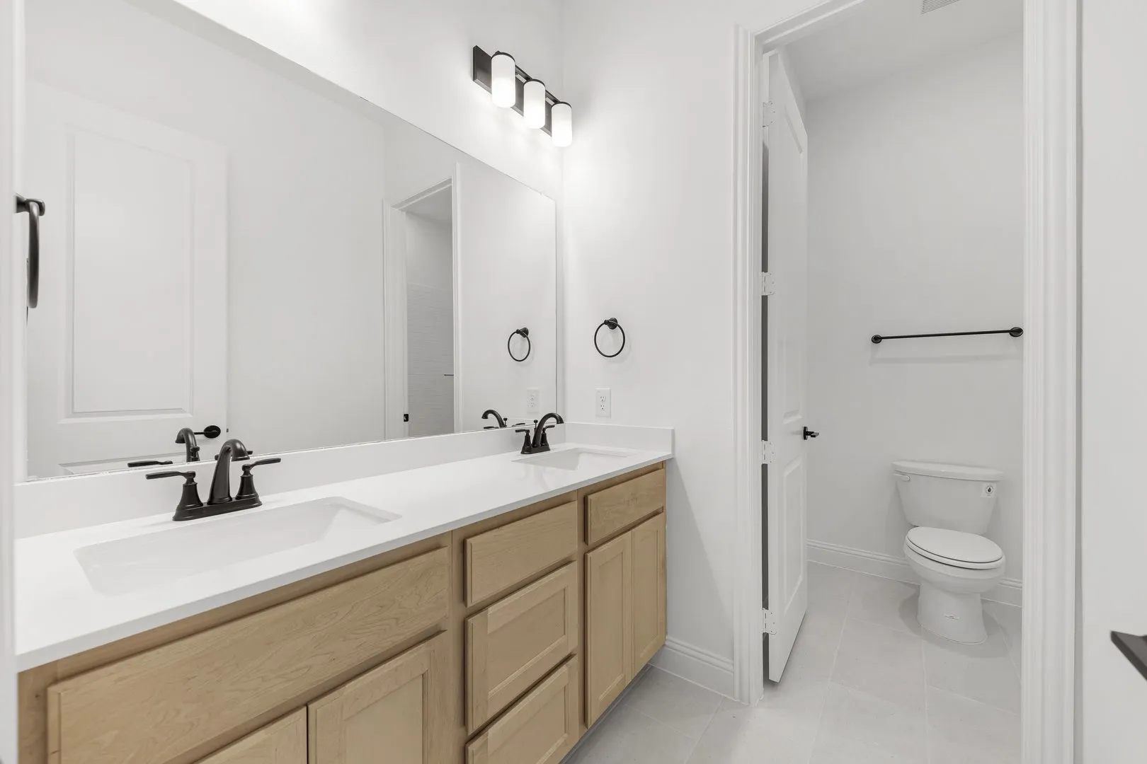 14. 2019 Wickersham - 2ND Bath.jpg