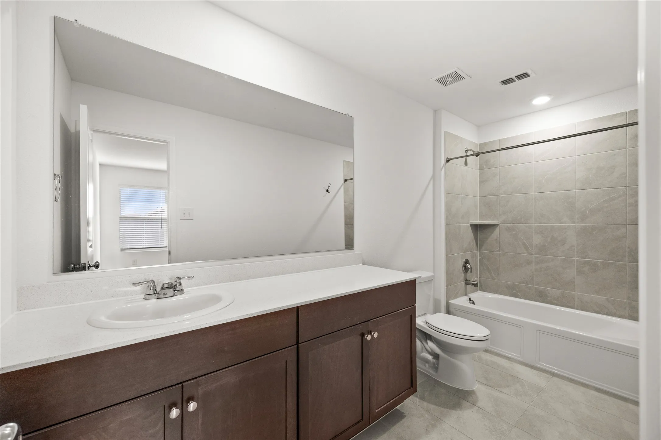 Single Family Residence For Rent in Tarrant County , 8324 Hollow Bend Street, Fort Worth, Texas 76123, 3 Bedroom, 2 Bathroom, 2 Garage spaces, 1,515 Sqft, built in 2022, mls#21383643, Real Estate Agent in Fort Worth, Homes For Rent in Tarrant county, Homes For Rent in Fort Worth, Realtor in Fort Worth Texas, Real Estate Brokerage Independent Realty Texas, Luminita Cordes Realtor