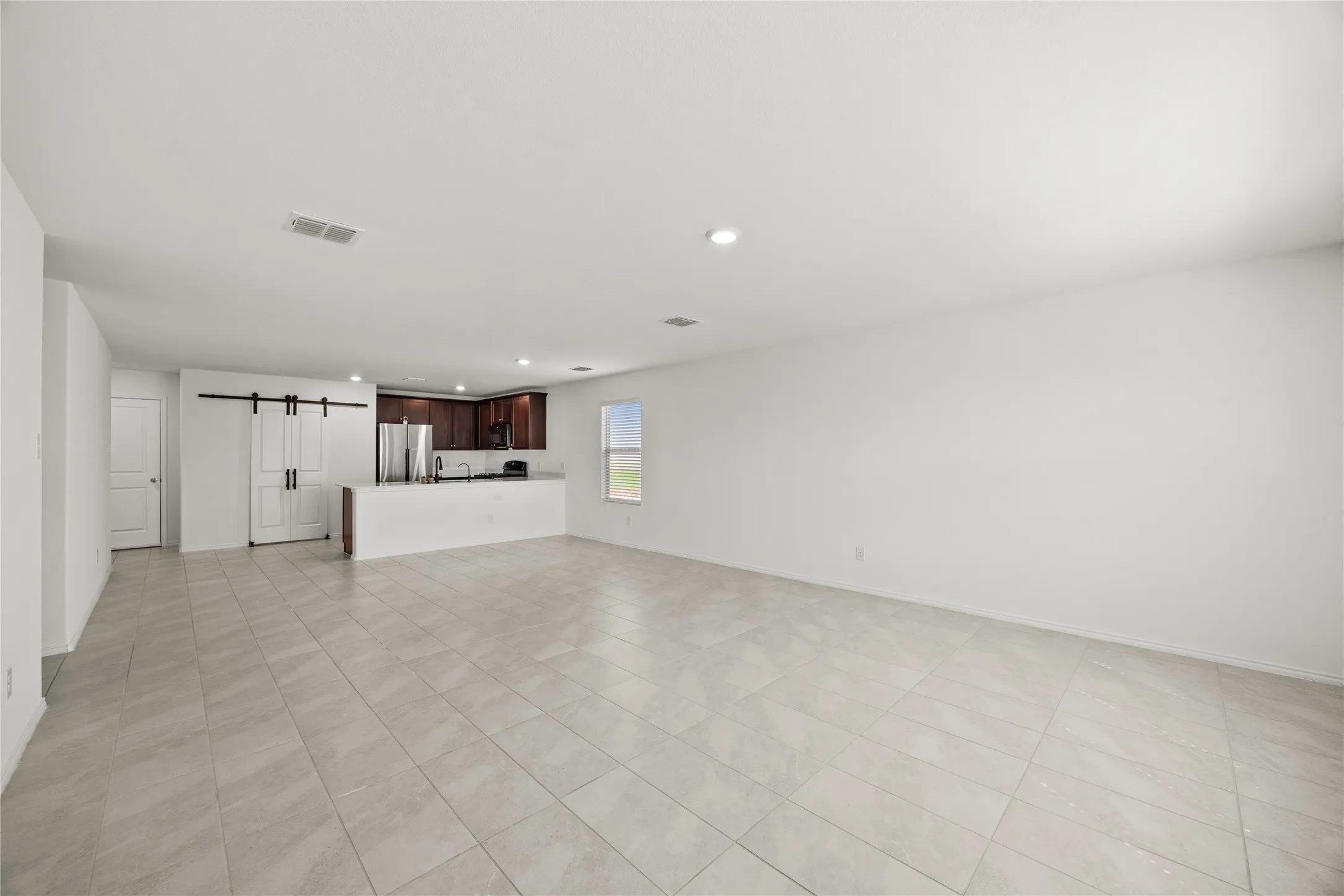 Single Family Residence For Rent in Tarrant County , 8324 Hollow Bend Street, Fort Worth, Texas 76123, 3 Bedroom, 2 Bathroom, 2 Garage spaces, 1,515 Sqft, built in 2022, mls#21383643, Real Estate Agent in Fort Worth, Homes For Rent in Tarrant county, Homes For Rent in Fort Worth, Realtor in Fort Worth Texas, Real Estate Brokerage Independent Realty Texas, Luminita Cordes Realtor