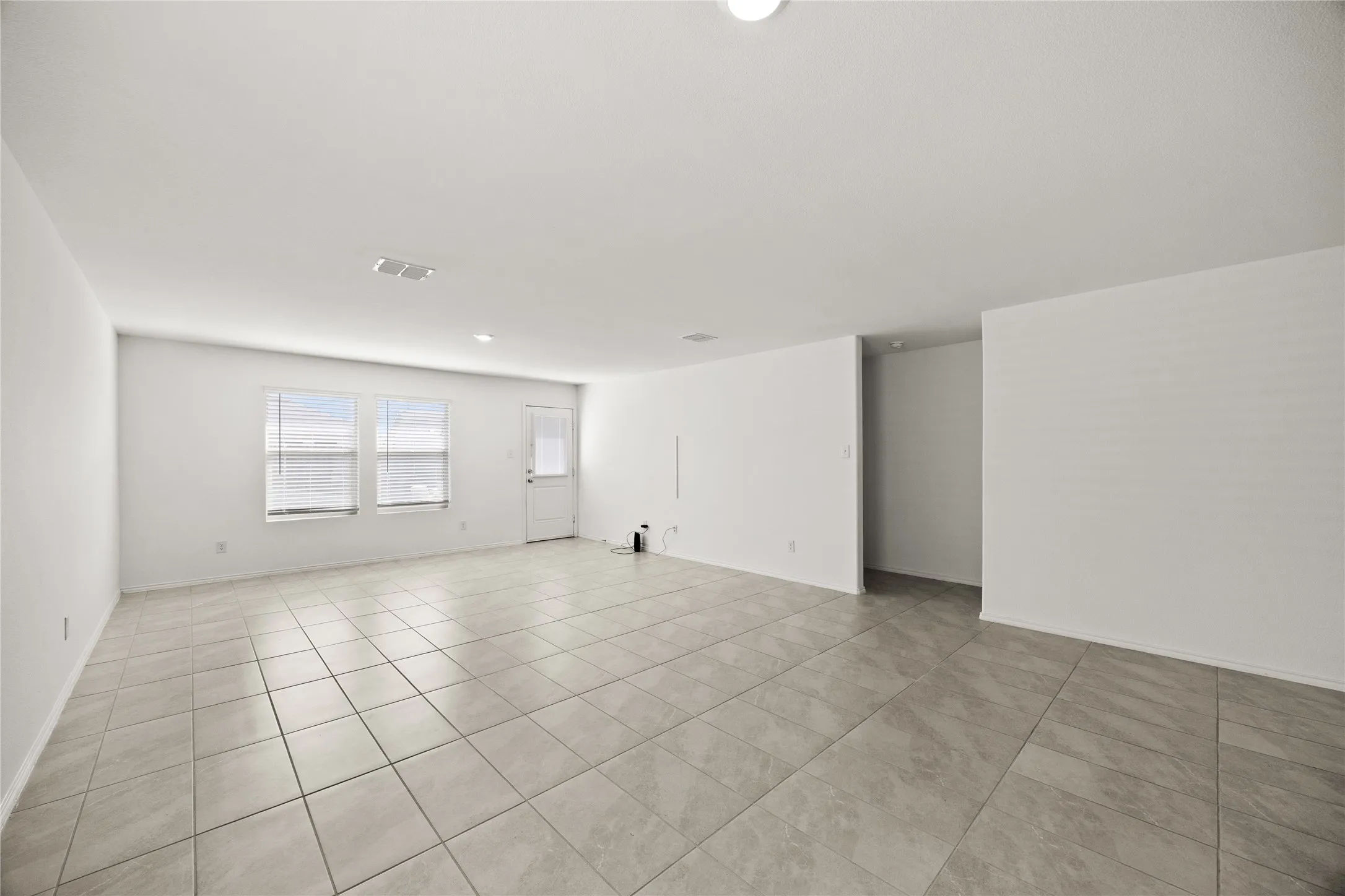 Single Family Residence For Rent in Tarrant County , 8324 Hollow Bend Street, Fort Worth, Texas 76123, 3 Bedroom, 2 Bathroom, 2 Garage spaces, 1,515 Sqft, built in 2022, mls#21383643, Real Estate Agent in Fort Worth, Homes For Rent in Tarrant county, Homes For Rent in Fort Worth, Realtor in Fort Worth Texas, Real Estate Brokerage Independent Realty Texas, Luminita Cordes Realtor