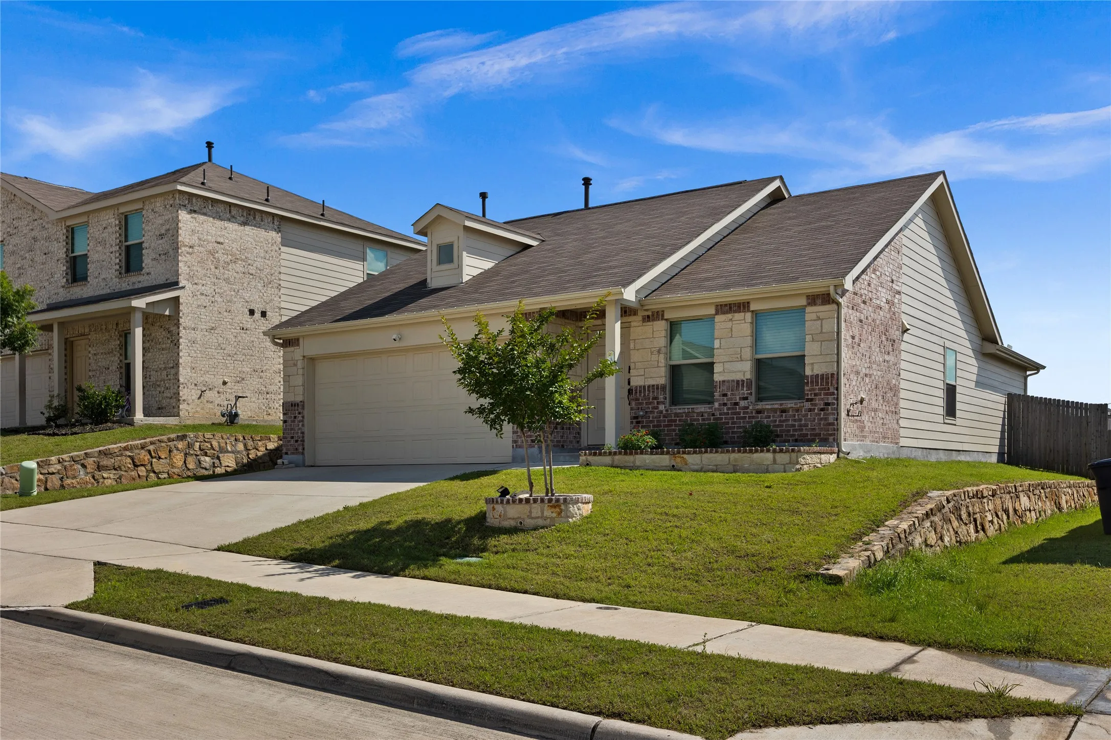 Single Family Residence For Rent in Tarrant County , 8324 Hollow Bend Street, Fort Worth, Texas 76123, 3 Bedroom, 2 Bathroom, 2 Garage spaces, 1,515 Sqft, built in 2022, mls#21383643, Real Estate Agent in Fort Worth, Homes For Rent in Tarrant county, Homes For Rent in Fort Worth, Realtor in Fort Worth Texas, Real Estate Brokerage Independent Realty Texas, Luminita Cordes Realtor