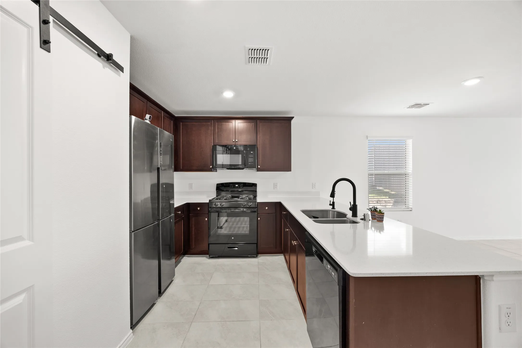 Single Family Residence For Rent in Tarrant County , 8324 Hollow Bend Street, Fort Worth, Texas 76123, 3 Bedroom, 2 Bathroom, 2 Garage spaces, 1,515 Sqft, built in 2022, mls#21383643, Real Estate Agent in Fort Worth, Homes For Rent in Tarrant county, Homes For Rent in Fort Worth, Realtor in Fort Worth Texas, Real Estate Brokerage Independent Realty Texas, Luminita Cordes Realtor
