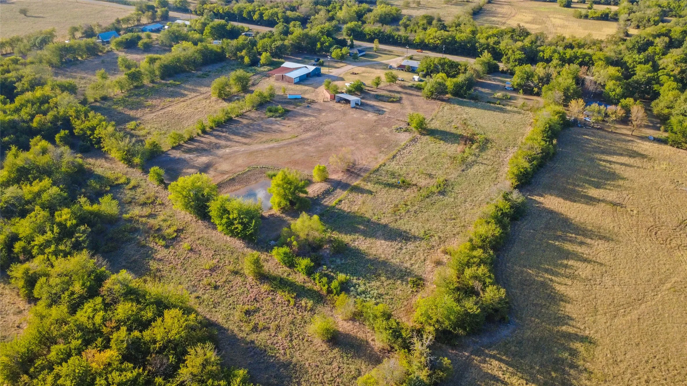Single Family Residence For Sale in Hopkins County , 803 Farm Road 71 W, Sulphur Springs, Texas 75482, 2 Bedroom, 2 Bathroom, Garage spaces, 1,260 Sqft, built in 1983, mls#21380783, Real Estate Agent in Sulphur Springs, Homes For Sale in Hopkins county, Homes For Sale in Sulphur Springs, Realtor in Sulphur Springs Texas, Real Estate Brokerage Independent Realty Texas, Luminita Cordes Realtor