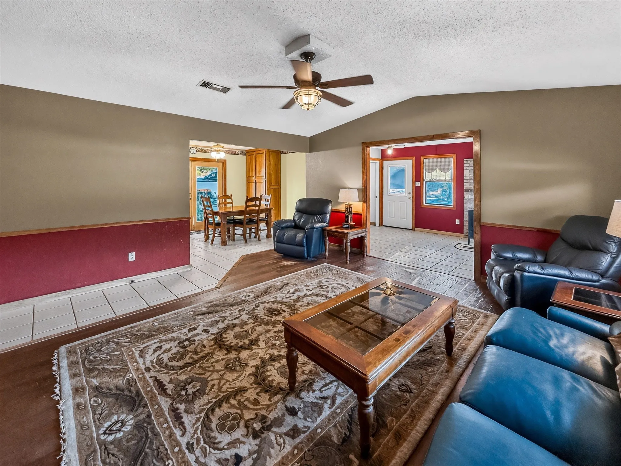 Single Family Residence For Sale in Hopkins County , 803 Farm Road 71 W, Sulphur Springs, Texas 75482, 2 Bedroom, 2 Bathroom, Garage spaces, 1,260 Sqft, built in 1983, mls#21380783, Real Estate Agent in Sulphur Springs, Homes For Sale in Hopkins county, Homes For Sale in Sulphur Springs, Realtor in Sulphur Springs Texas, Real Estate Brokerage Independent Realty Texas, Luminita Cordes Realtor