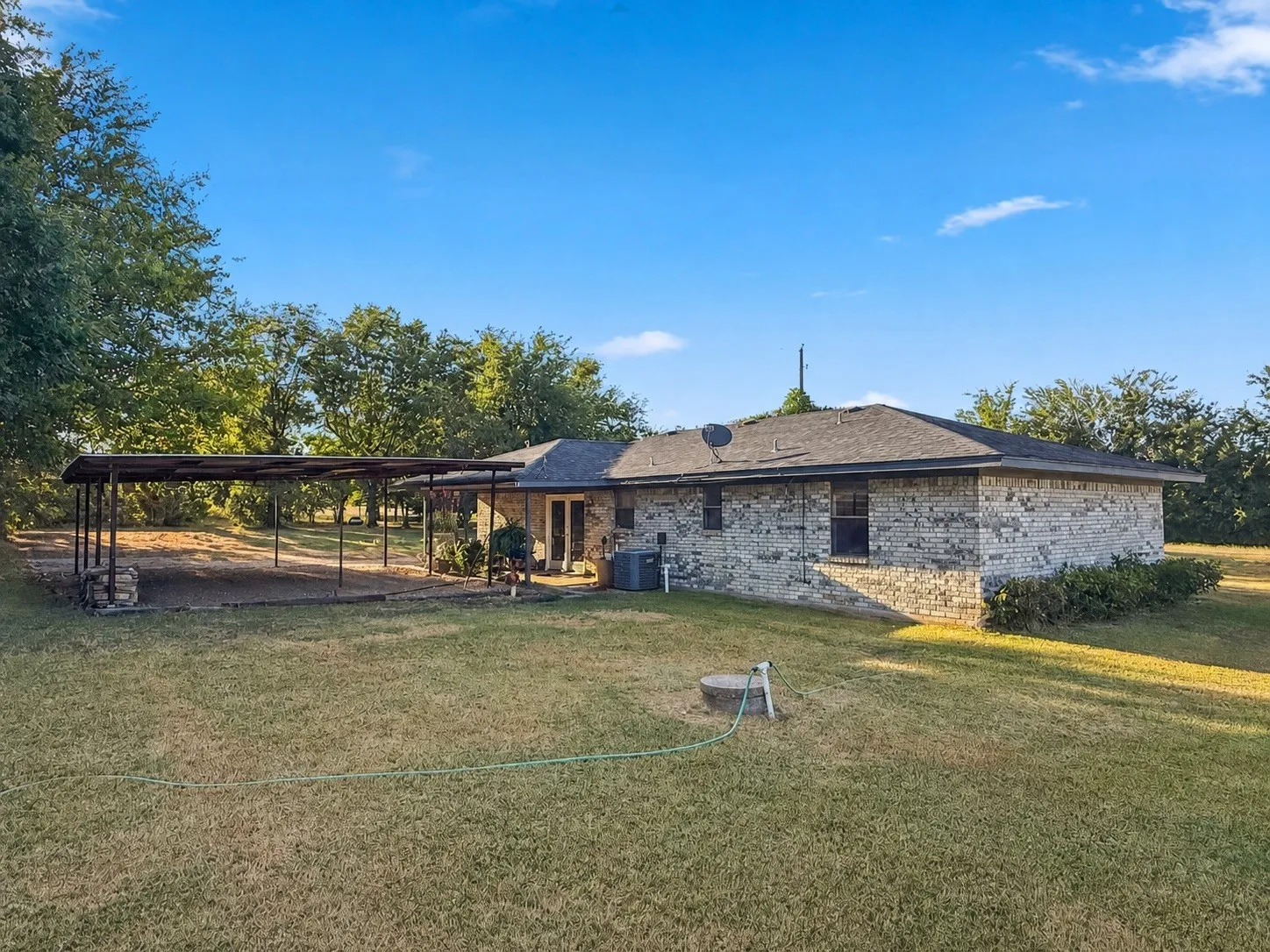 Single Family Residence For Sale in Hopkins County , 803 Farm Road 71 W, Sulphur Springs, Texas 75482, 2 Bedroom, 2 Bathroom, Garage spaces, 1,260 Sqft, built in 1983, mls#21380783, Real Estate Agent in Sulphur Springs, Homes For Sale in Hopkins county, Homes For Sale in Sulphur Springs, Realtor in Sulphur Springs Texas, Real Estate Brokerage Independent Realty Texas, Luminita Cordes Realtor