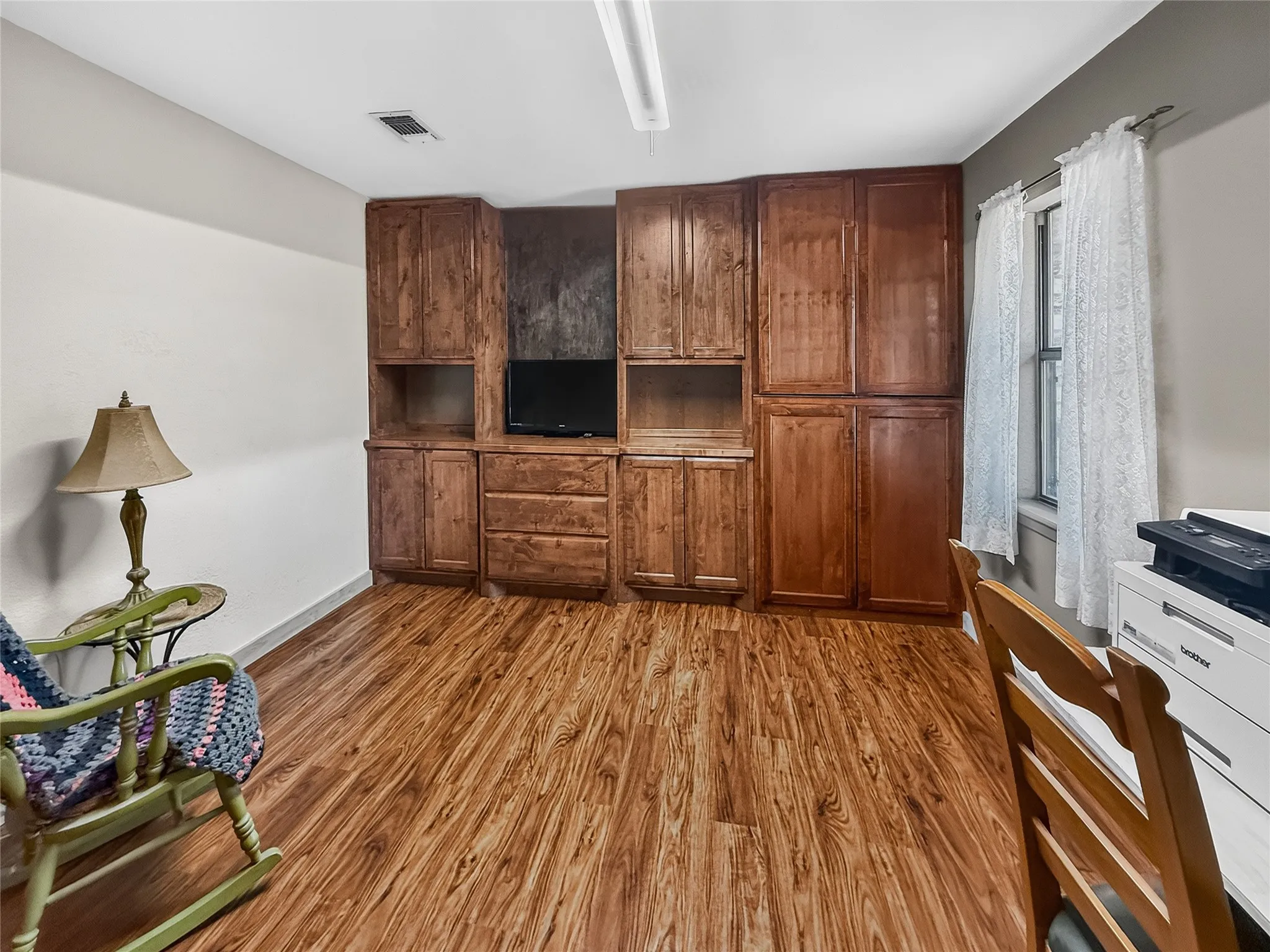 Single Family Residence For Sale in Hopkins County , 803 Farm Road 71 W, Sulphur Springs, Texas 75482, 2 Bedroom, 2 Bathroom, Garage spaces, 1,260 Sqft, built in 1983, mls#21380783, Real Estate Agent in Sulphur Springs, Homes For Sale in Hopkins county, Homes For Sale in Sulphur Springs, Realtor in Sulphur Springs Texas, Real Estate Brokerage Independent Realty Texas, Luminita Cordes Realtor