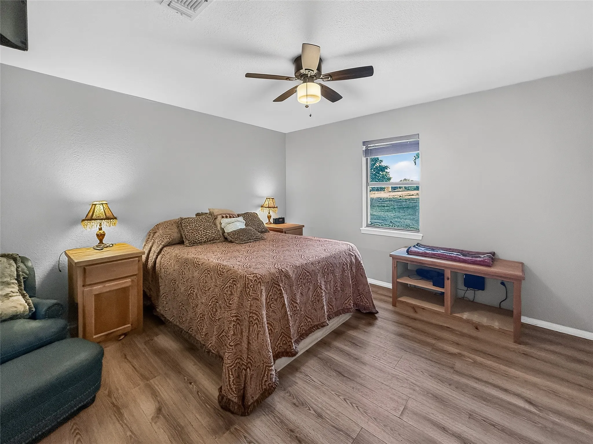Single Family Residence For Sale in Hopkins County , 803 Farm Road 71 W, Sulphur Springs, Texas 75482, 2 Bedroom, 2 Bathroom, Garage spaces, 1,260 Sqft, built in 1983, mls#21380783, Real Estate Agent in Sulphur Springs, Homes For Sale in Hopkins county, Homes For Sale in Sulphur Springs, Realtor in Sulphur Springs Texas, Real Estate Brokerage Independent Realty Texas, Luminita Cordes Realtor