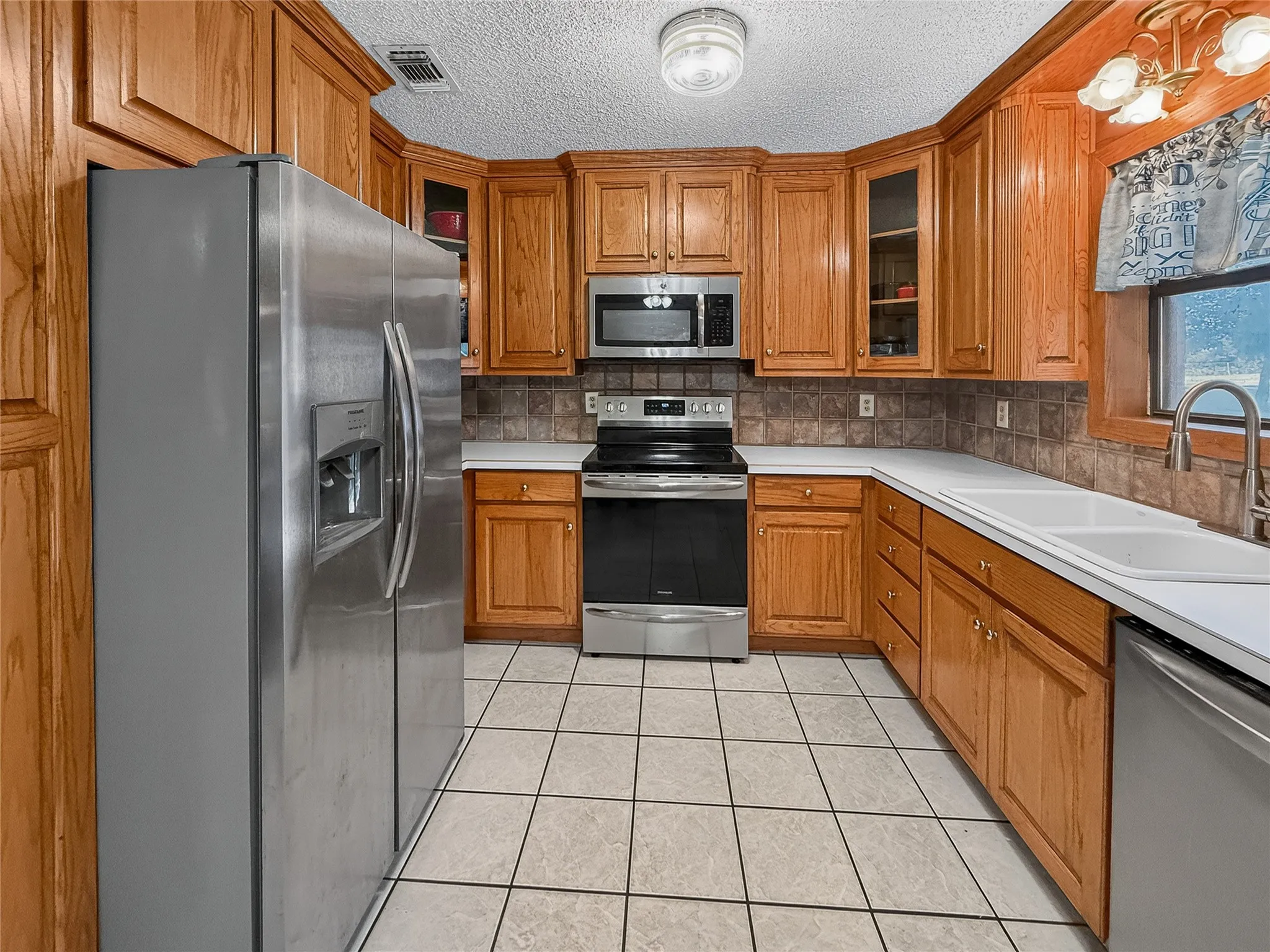 Single Family Residence For Sale in Hopkins County , 803 Farm Road 71 W, Sulphur Springs, Texas 75482, 2 Bedroom, 2 Bathroom, Garage spaces, 1,260 Sqft, built in 1983, mls#21380783, Real Estate Agent in Sulphur Springs, Homes For Sale in Hopkins county, Homes For Sale in Sulphur Springs, Realtor in Sulphur Springs Texas, Real Estate Brokerage Independent Realty Texas, Luminita Cordes Realtor