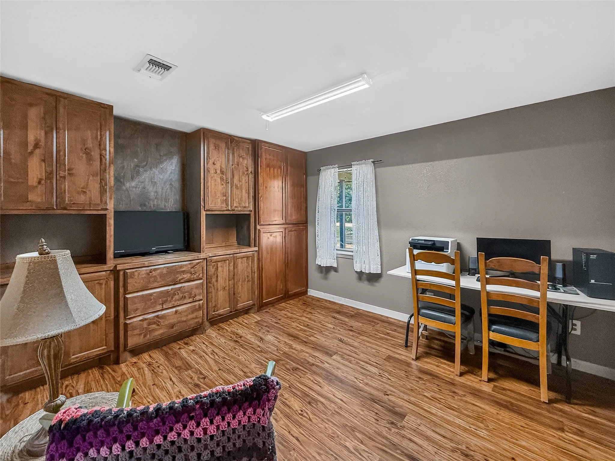 Single Family Residence For Sale in Hopkins County , 803 Farm Road 71 W, Sulphur Springs, Texas 75482, 2 Bedroom, 2 Bathroom, Garage spaces, 1,260 Sqft, built in 1983, mls#21380783, Real Estate Agent in Sulphur Springs, Homes For Sale in Hopkins county, Homes For Sale in Sulphur Springs, Realtor in Sulphur Springs Texas, Real Estate Brokerage Independent Realty Texas, Luminita Cordes Realtor