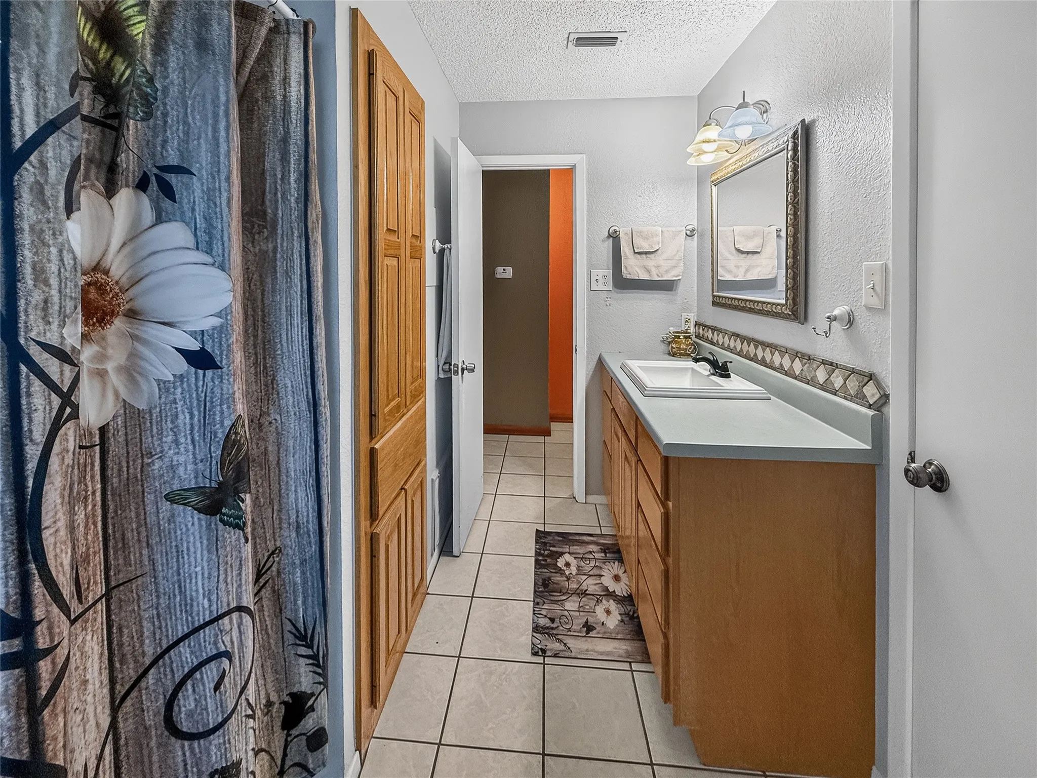 Single Family Residence For Sale in Hopkins County , 803 Farm Road 71 W, Sulphur Springs, Texas 75482, 2 Bedroom, 2 Bathroom, Garage spaces, 1,260 Sqft, built in 1983, mls#21380783, Real Estate Agent in Sulphur Springs, Homes For Sale in Hopkins county, Homes For Sale in Sulphur Springs, Realtor in Sulphur Springs Texas, Real Estate Brokerage Independent Realty Texas, Luminita Cordes Realtor